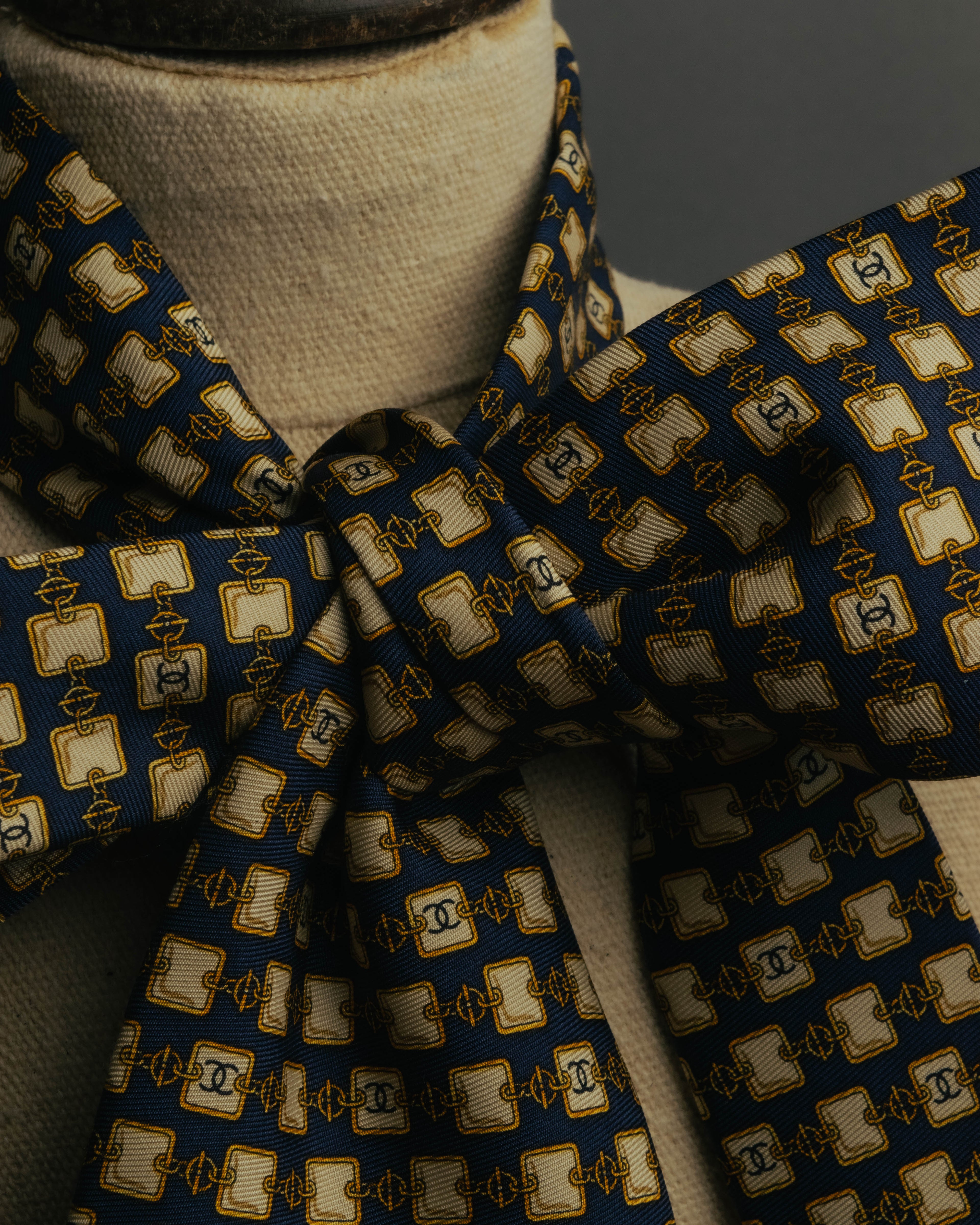 “CHANEL” 90’s-00’s Chain motif silk tie