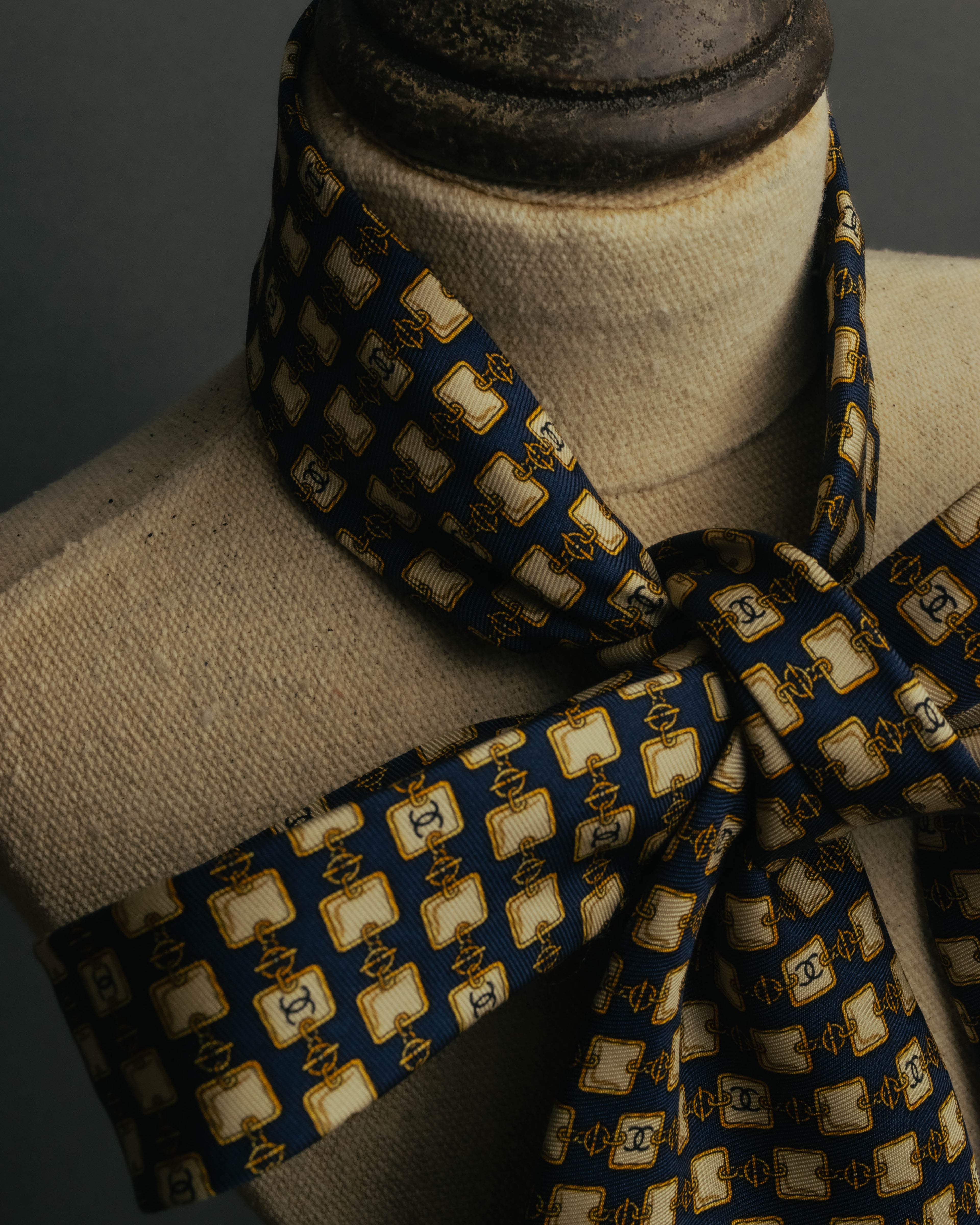 “CHANEL” 90’s-00’s Chain motif silk tie