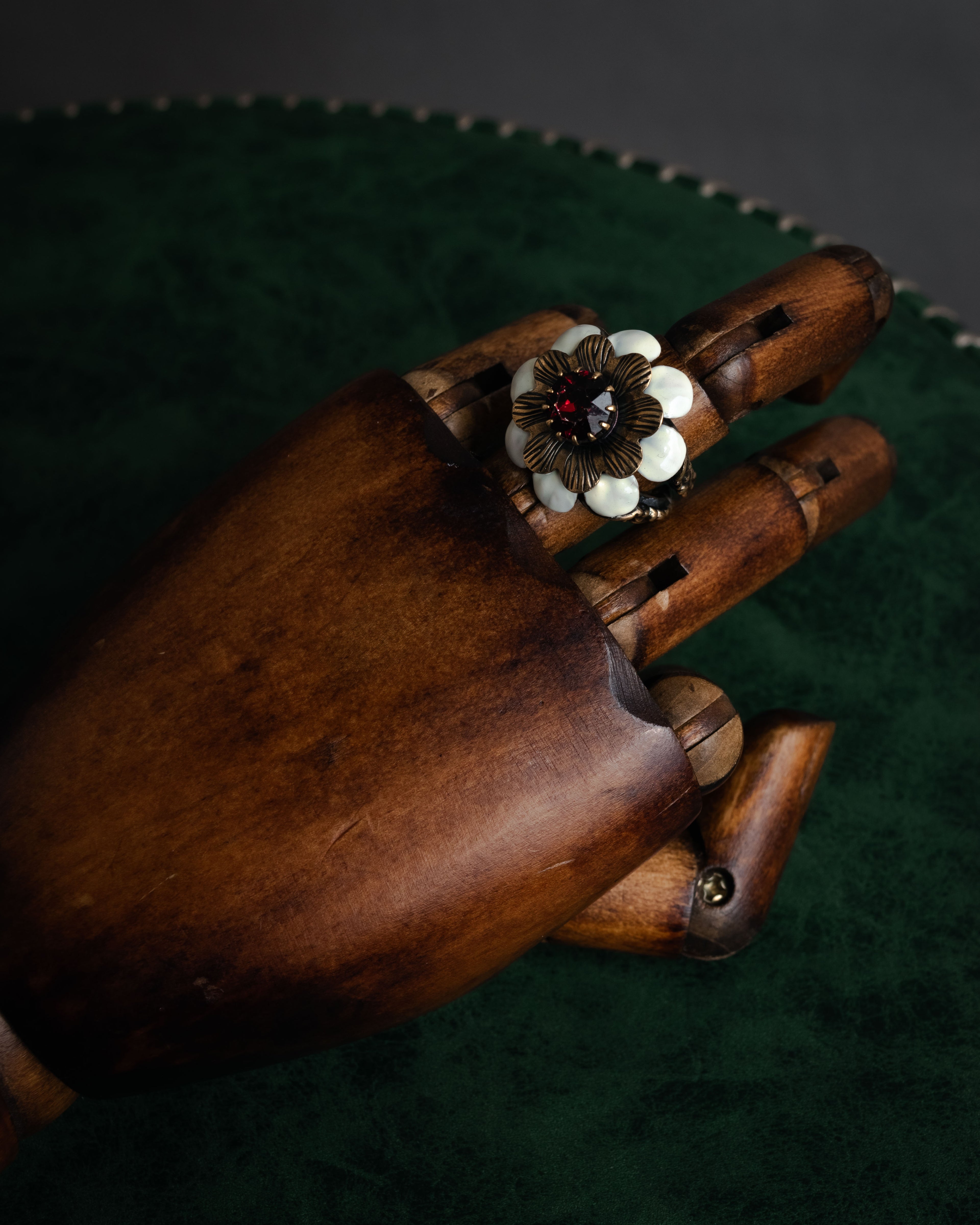 –SPECIAL– “GUCCI” 2010’s sculptural flower ring