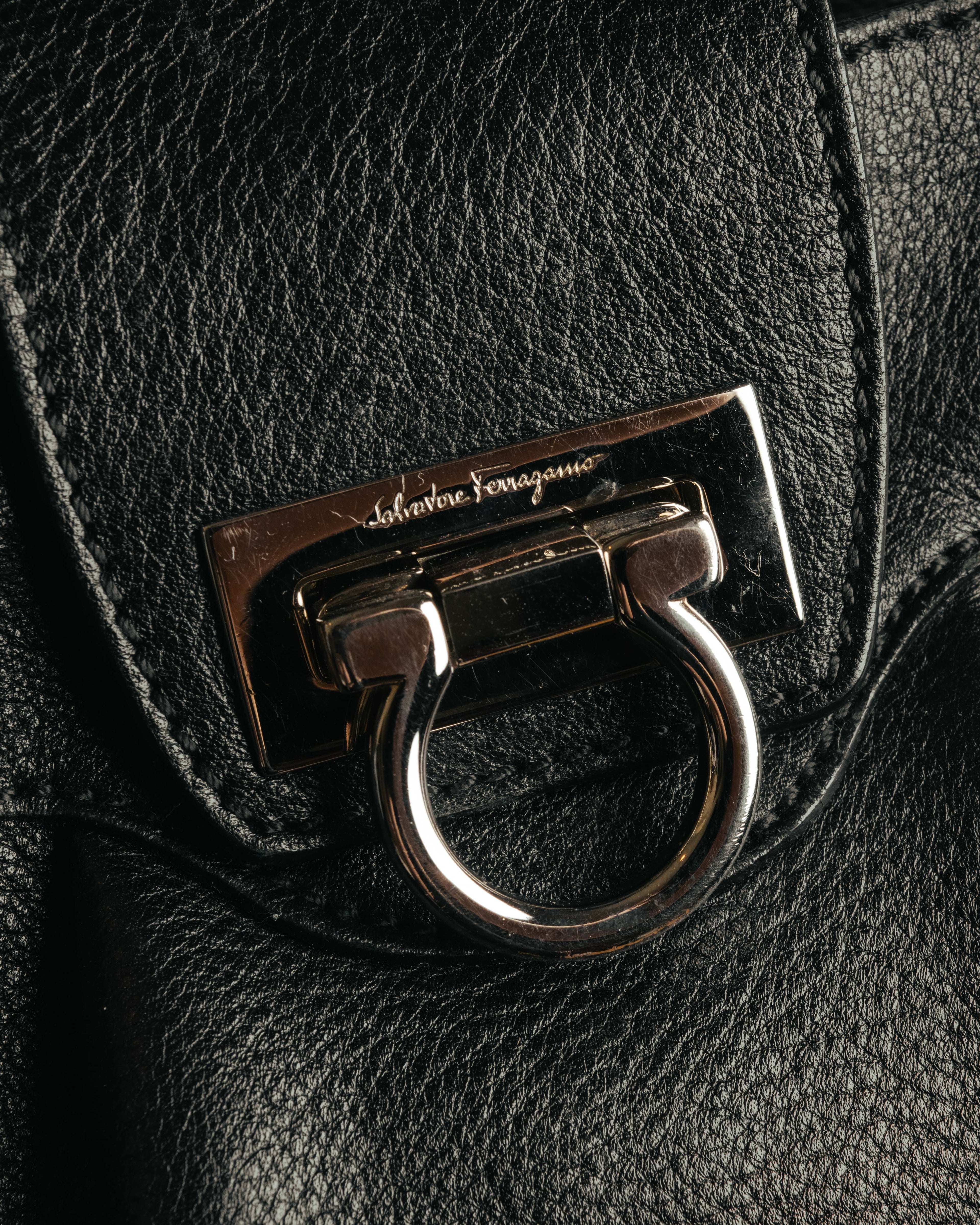 “Salvatore Ferragamo” 2000’s Gancini leather shoulder bag