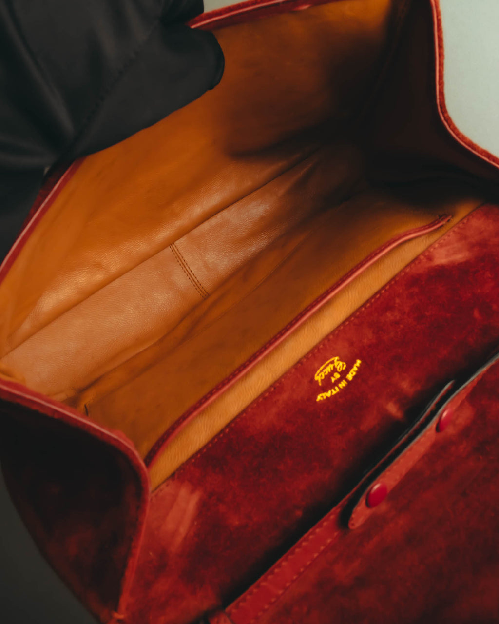"GUCCI" 60's-70's Classic red suede leather shoulder bag