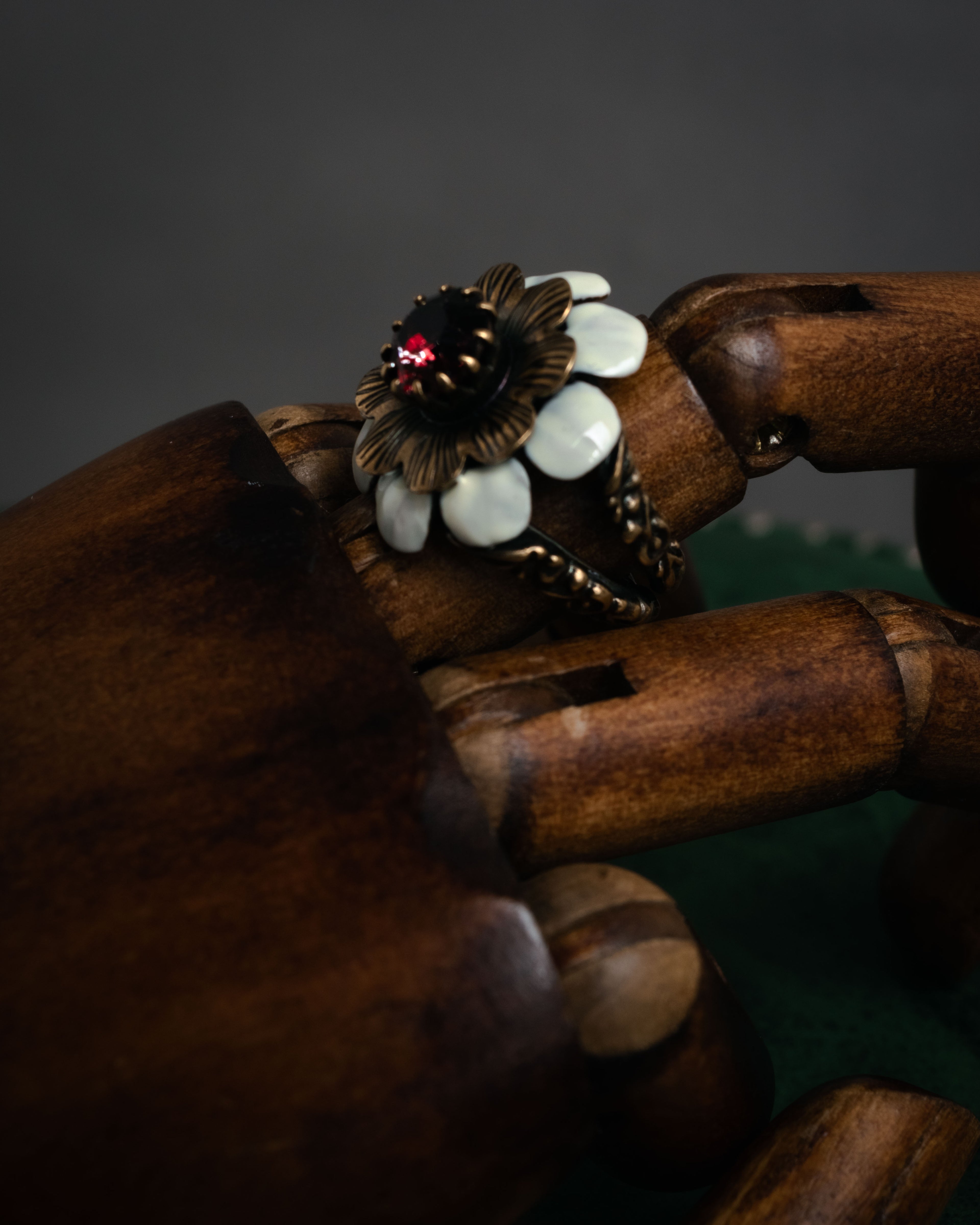 –SPECIAL– “GUCCI” 2010’s sculptural flower ring