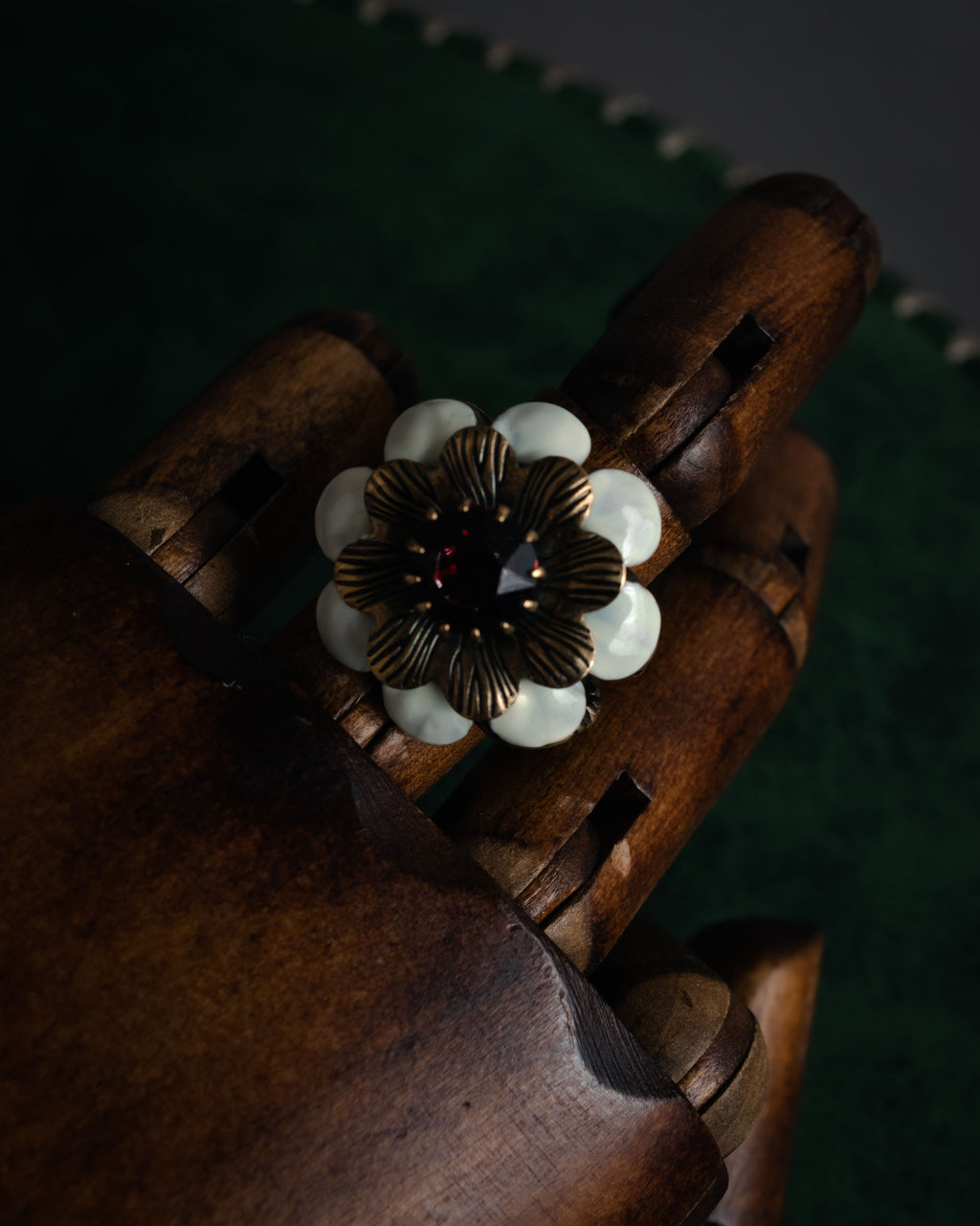 –SPECIAL– “GUCCI” 2010’s sculptural flower ring