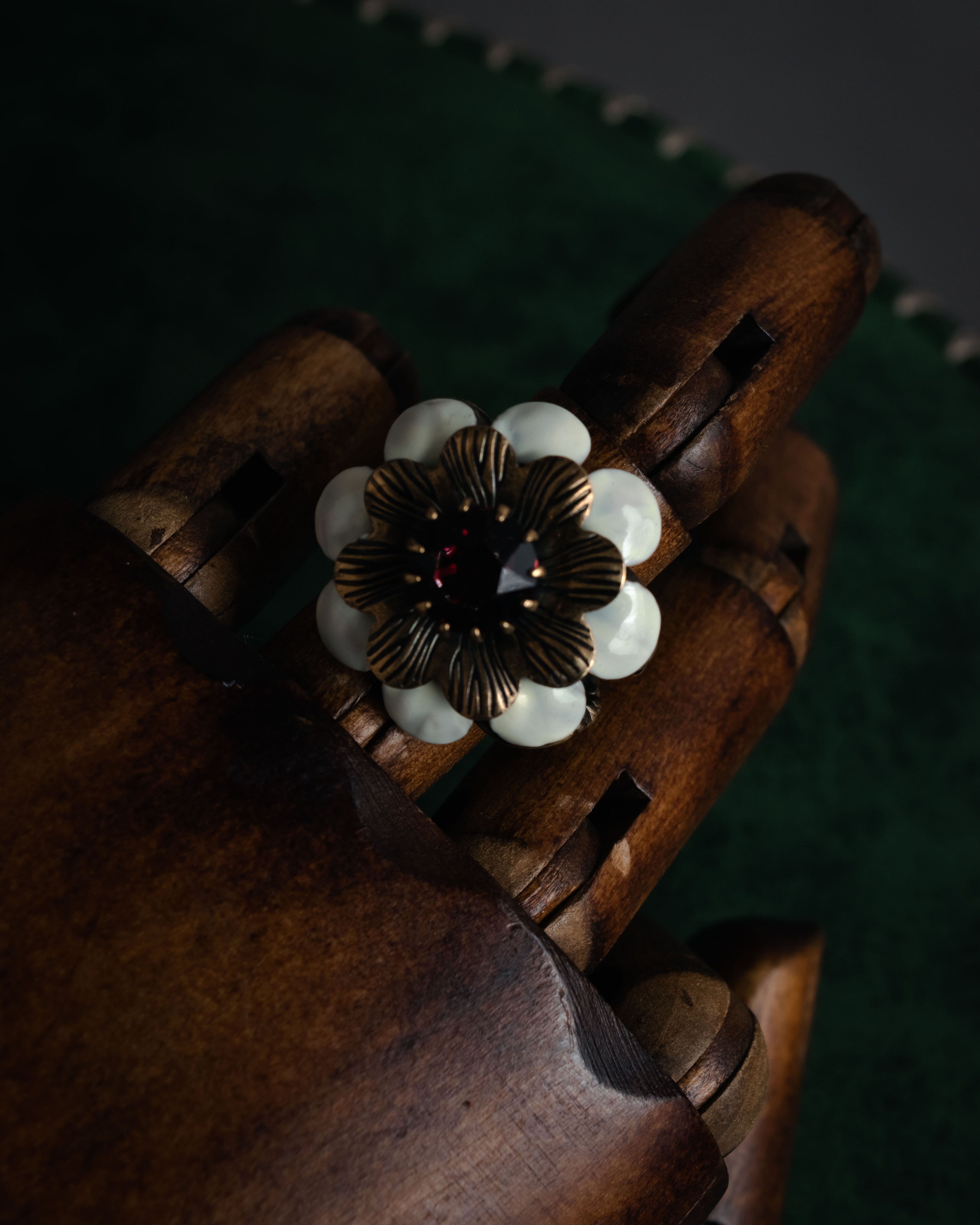 –SPECIAL– “GUCCI” 2010’s sculptural flower ring
