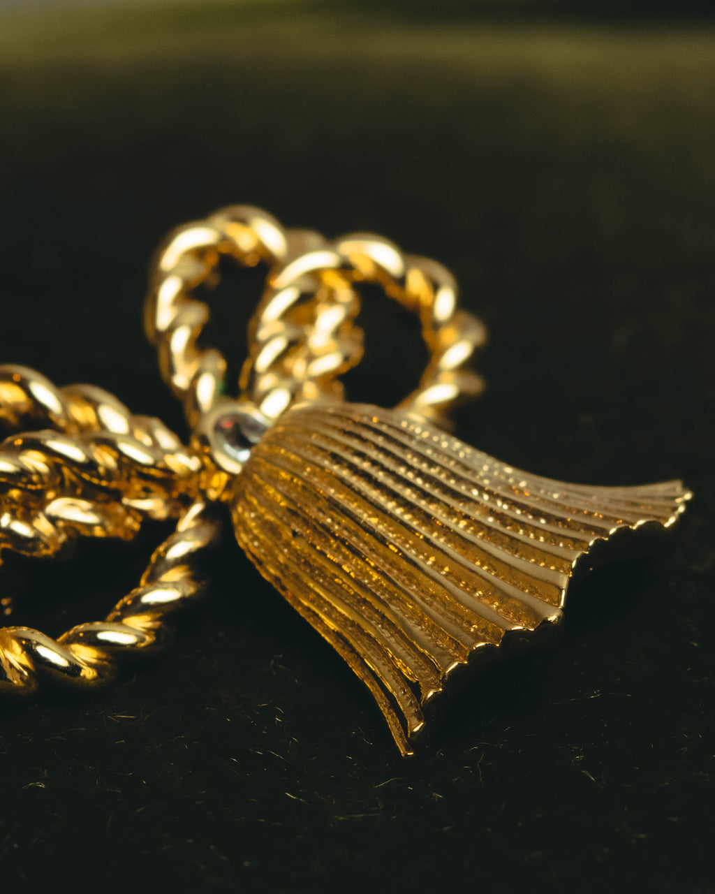 "Christian Dior" 80's-90's Gold tone ribbon tassel brooch