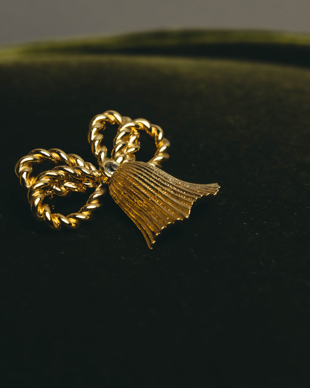 "Christian Dior" 80's-90's Gold tone ribbon tassel brooch