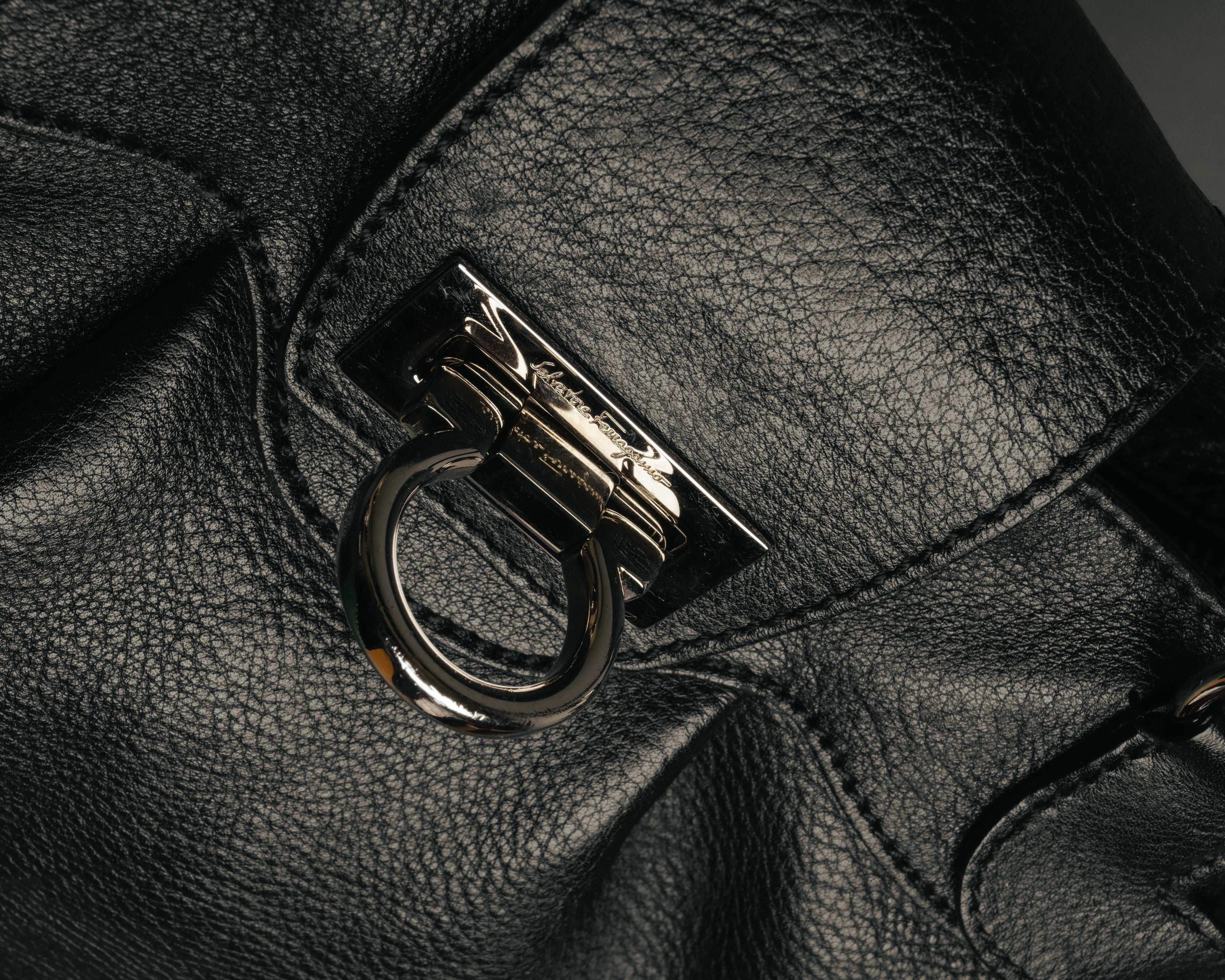 “Salvatore Ferragamo” 2000’s Gancini leather shoulder bag