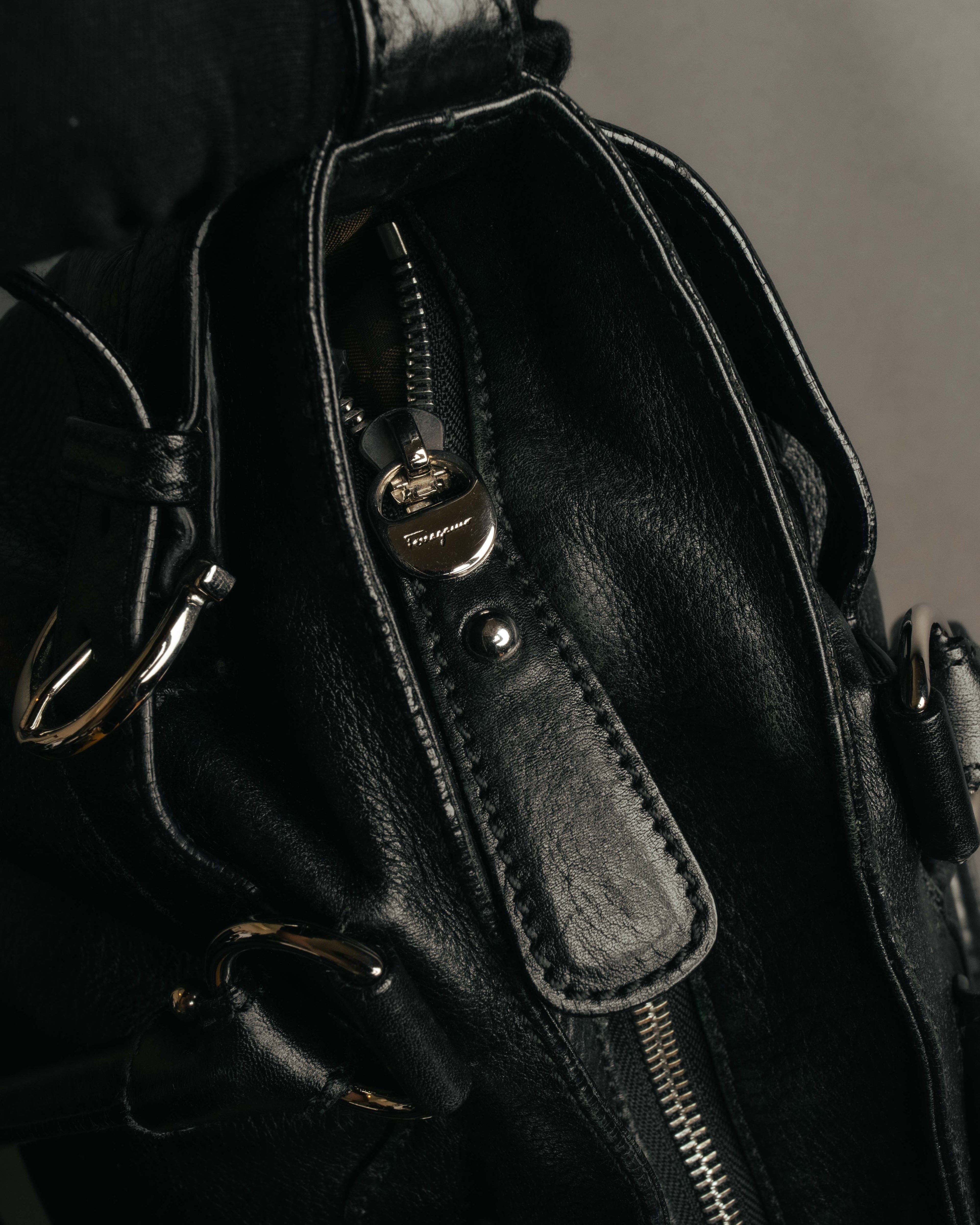 “Salvatore Ferragamo” 2000’s Gancini leather shoulder bag