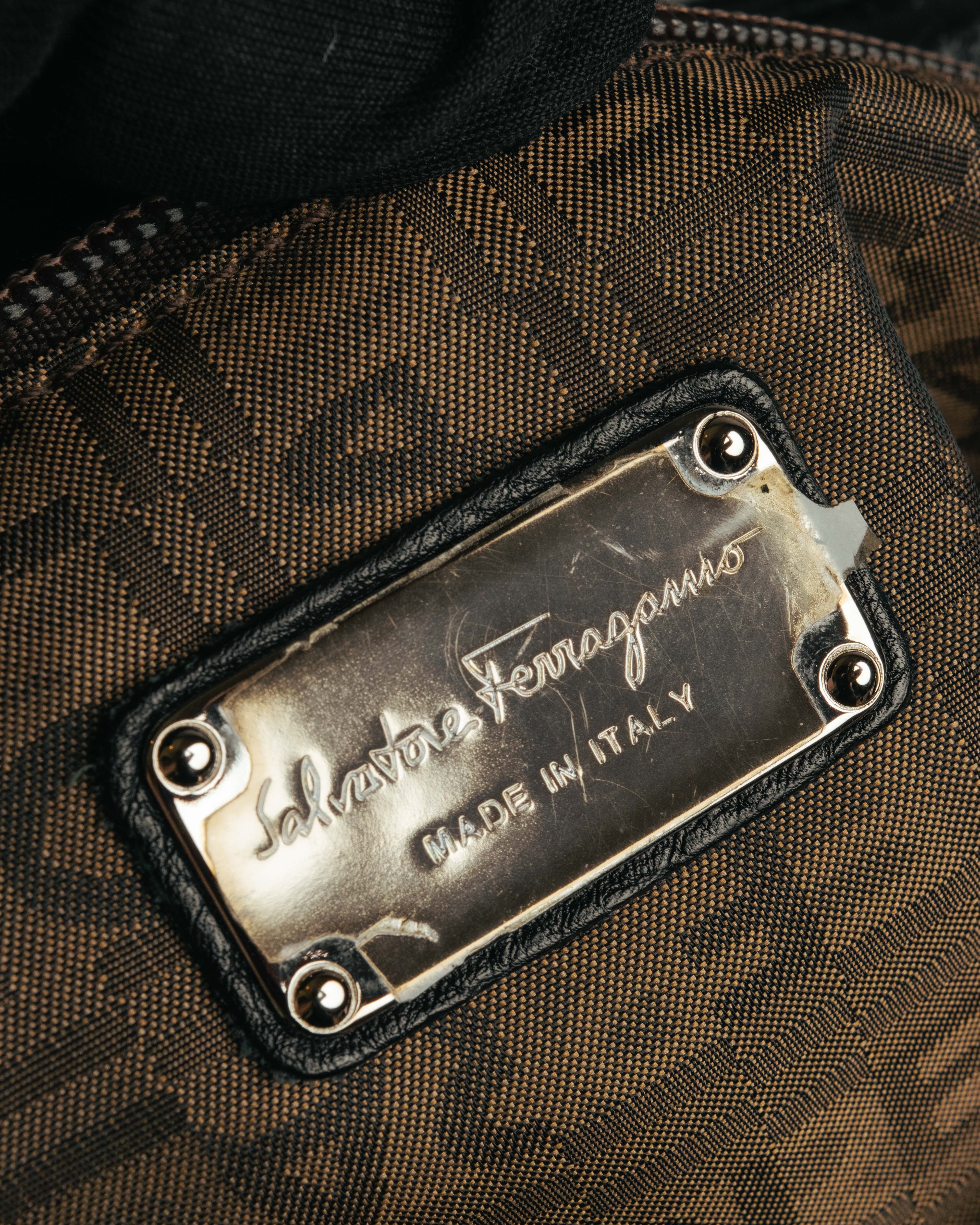 “Salvatore Ferragamo” 2000’s Gancini leather shoulder bag
