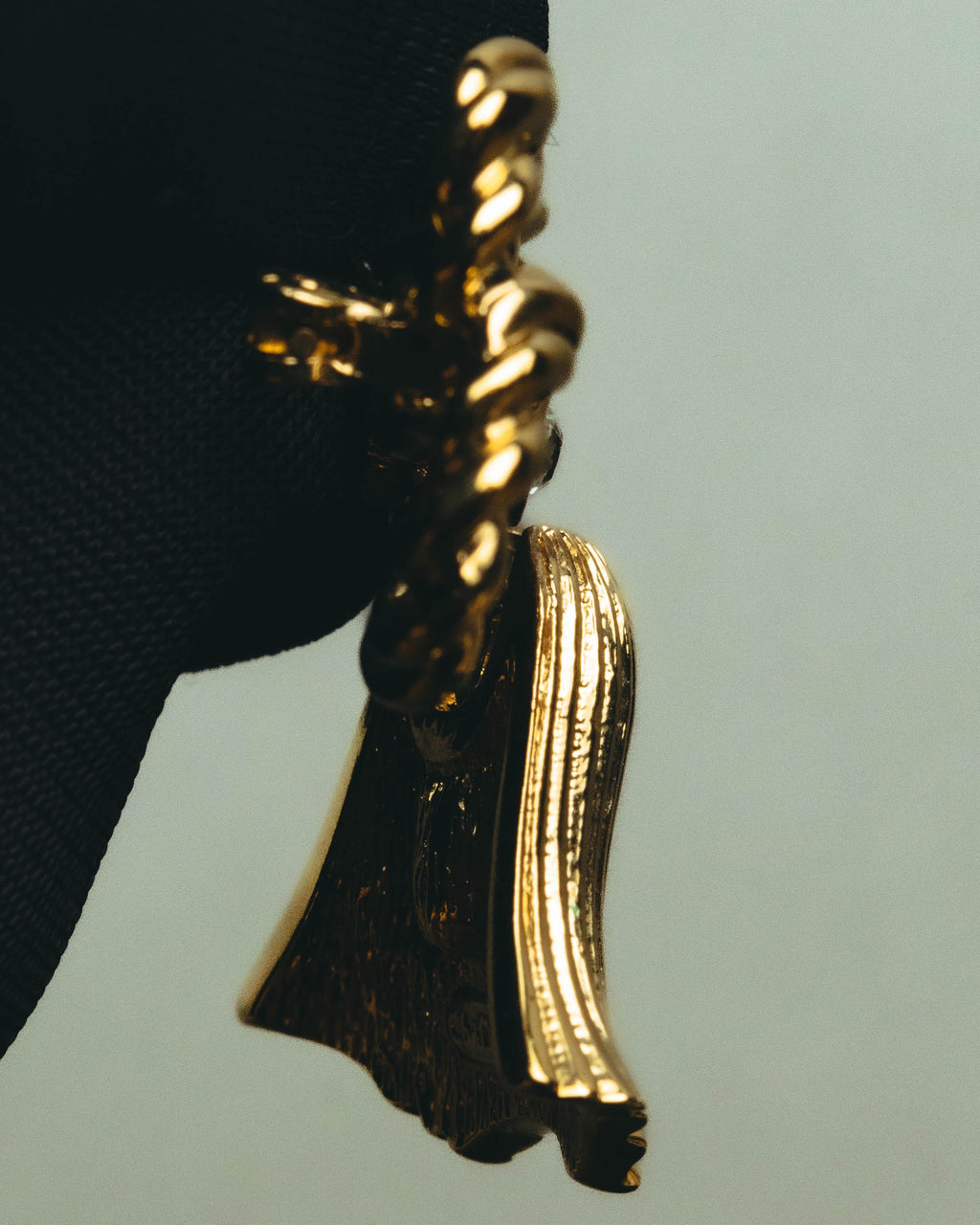 "Christian Dior" 80's-90's Gold tone ribbon tassel brooch