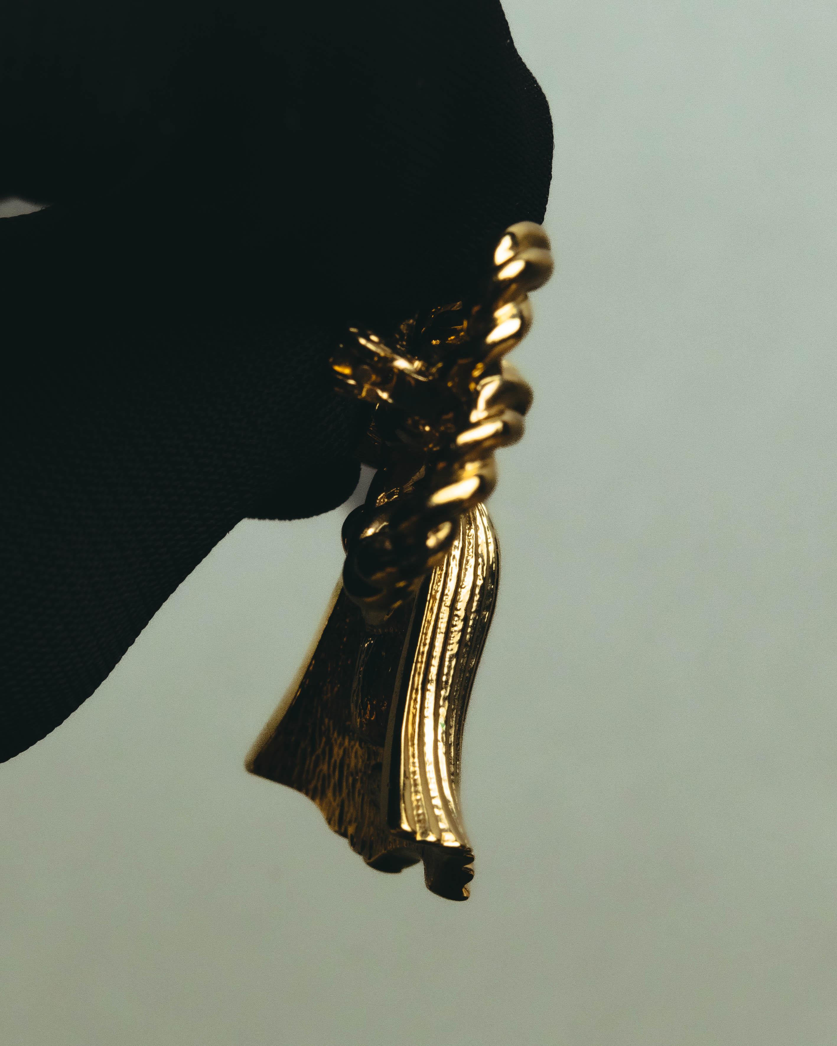 "Christian Dior" 80's-90's Gold tone ribbon tassel brooch