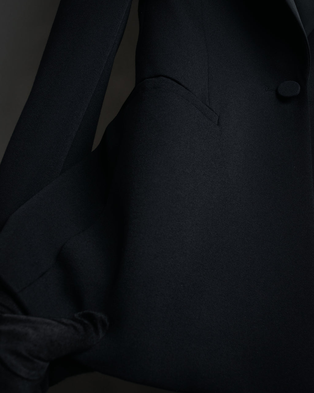 –SPECIAL– “VALENTINO” 2020’s Sculpted peak lapel jacket