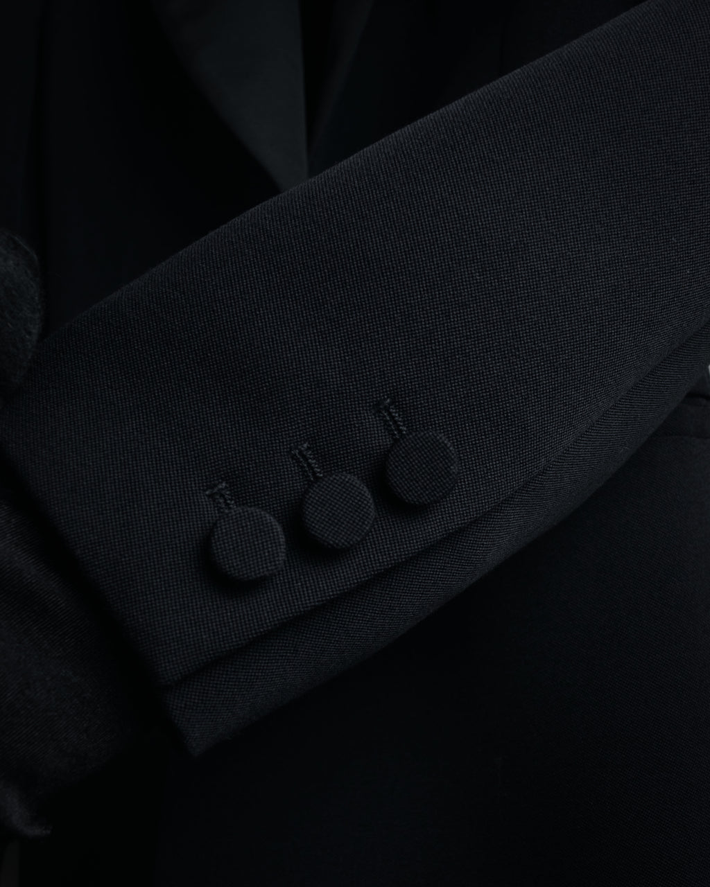 –SPECIAL– “VALENTINO” 2020’s Sculpted peak lapel jacket