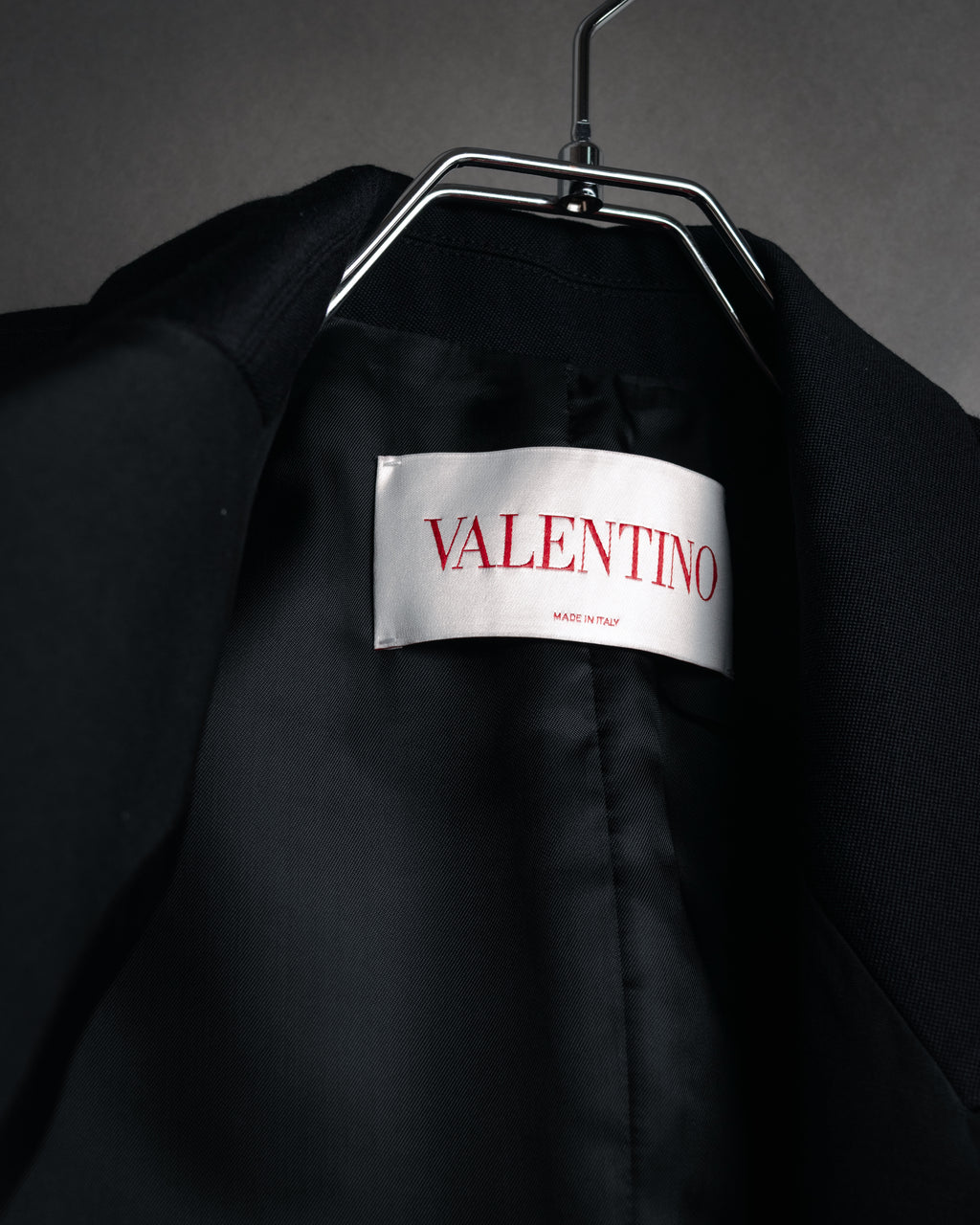 –SPECIAL– “VALENTINO” 2020’s Sculpted peak lapel jacket