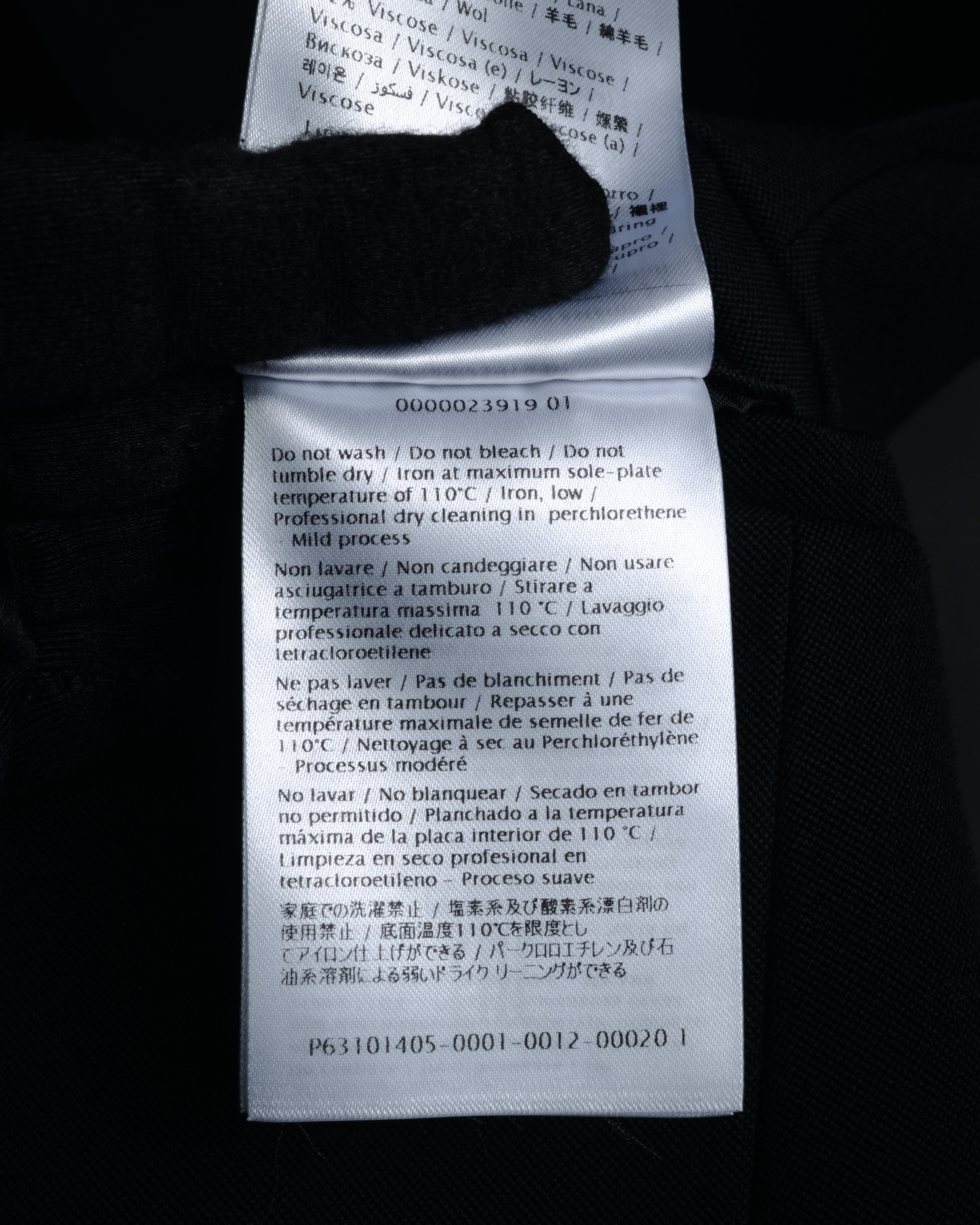 –SPECIAL– “VALENTINO” 2020’s Sculpted peak lapel jacket