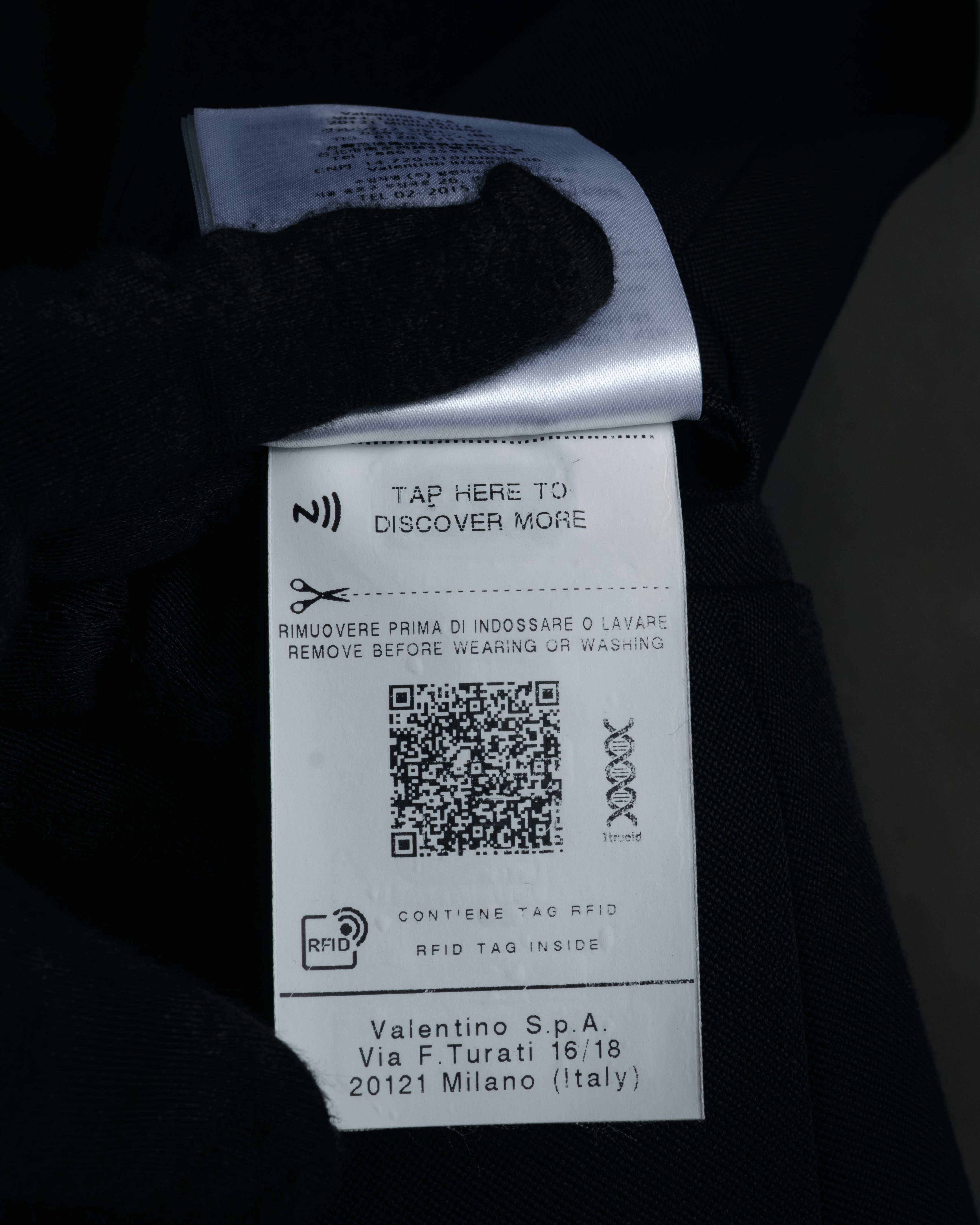 –SPECIAL– “VALENTINO” 2020’s Sculpted peak lapel jacket