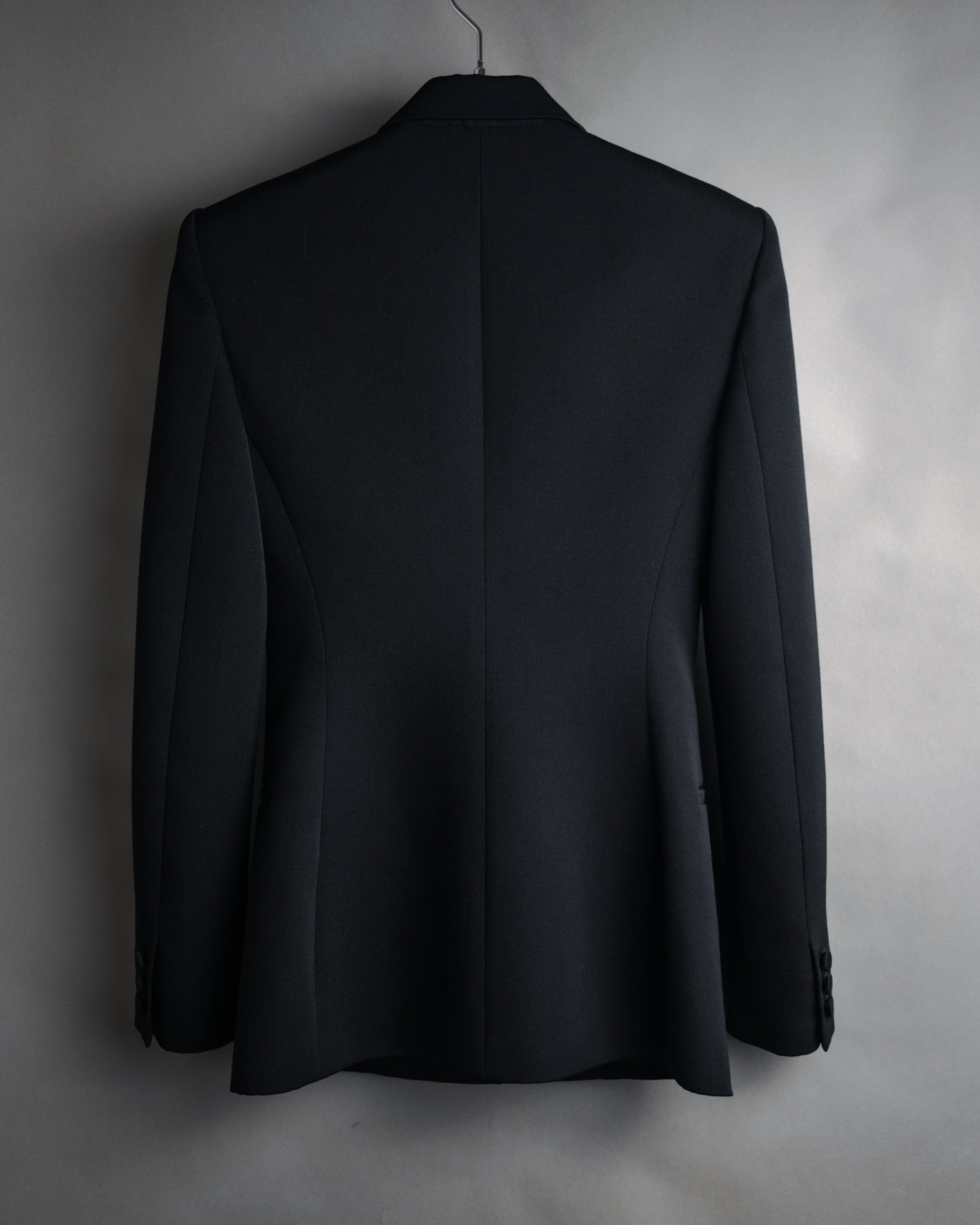 –SPECIAL– “VALENTINO” 2020’s Sculpted peak lapel jacket