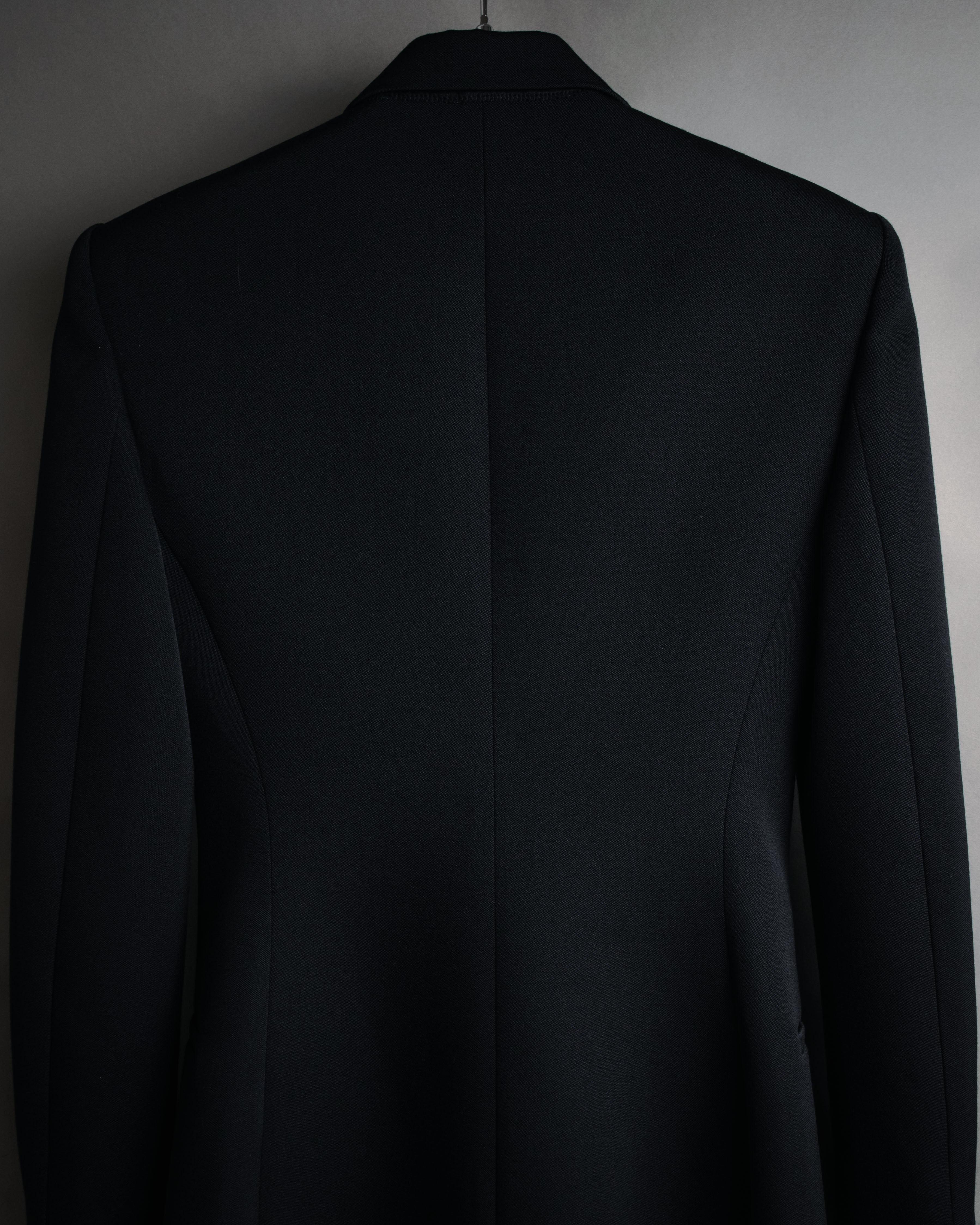 –SPECIAL– “VALENTINO” 2020’s Sculpted peak lapel jacket