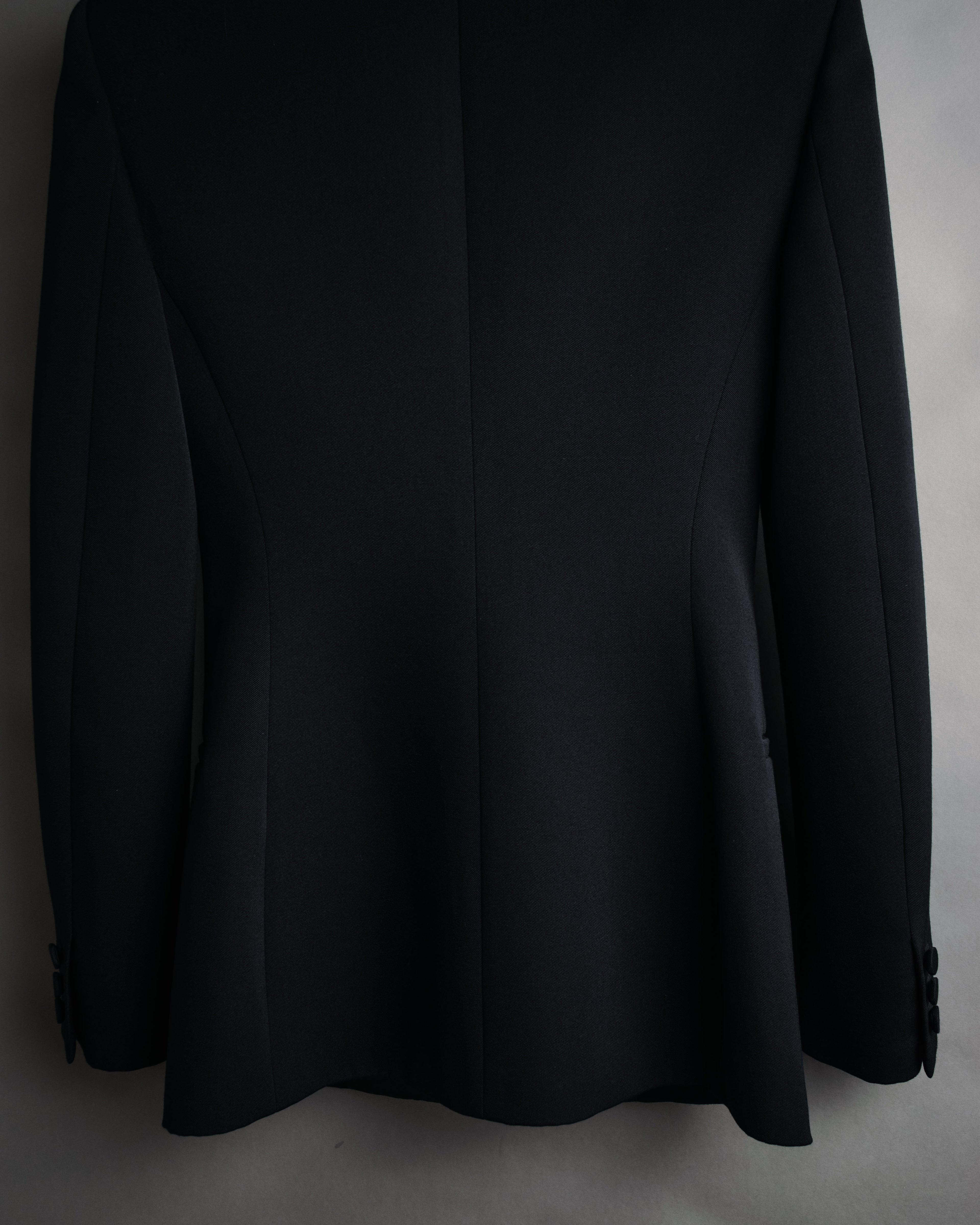 –SPECIAL– “VALENTINO” 2020’s Sculpted peak lapel jacket