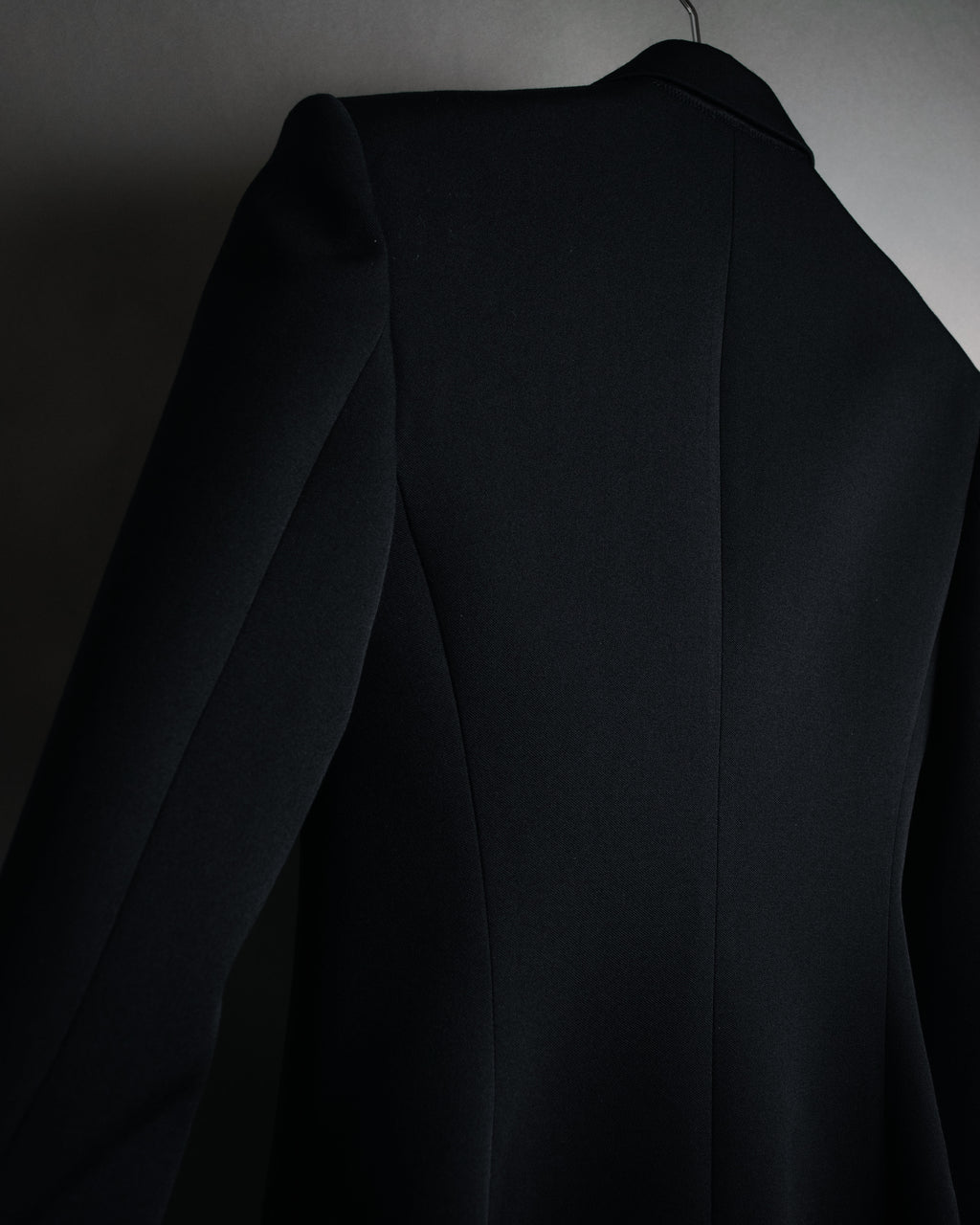 –SPECIAL– “VALENTINO” 2020’s Sculpted peak lapel jacket