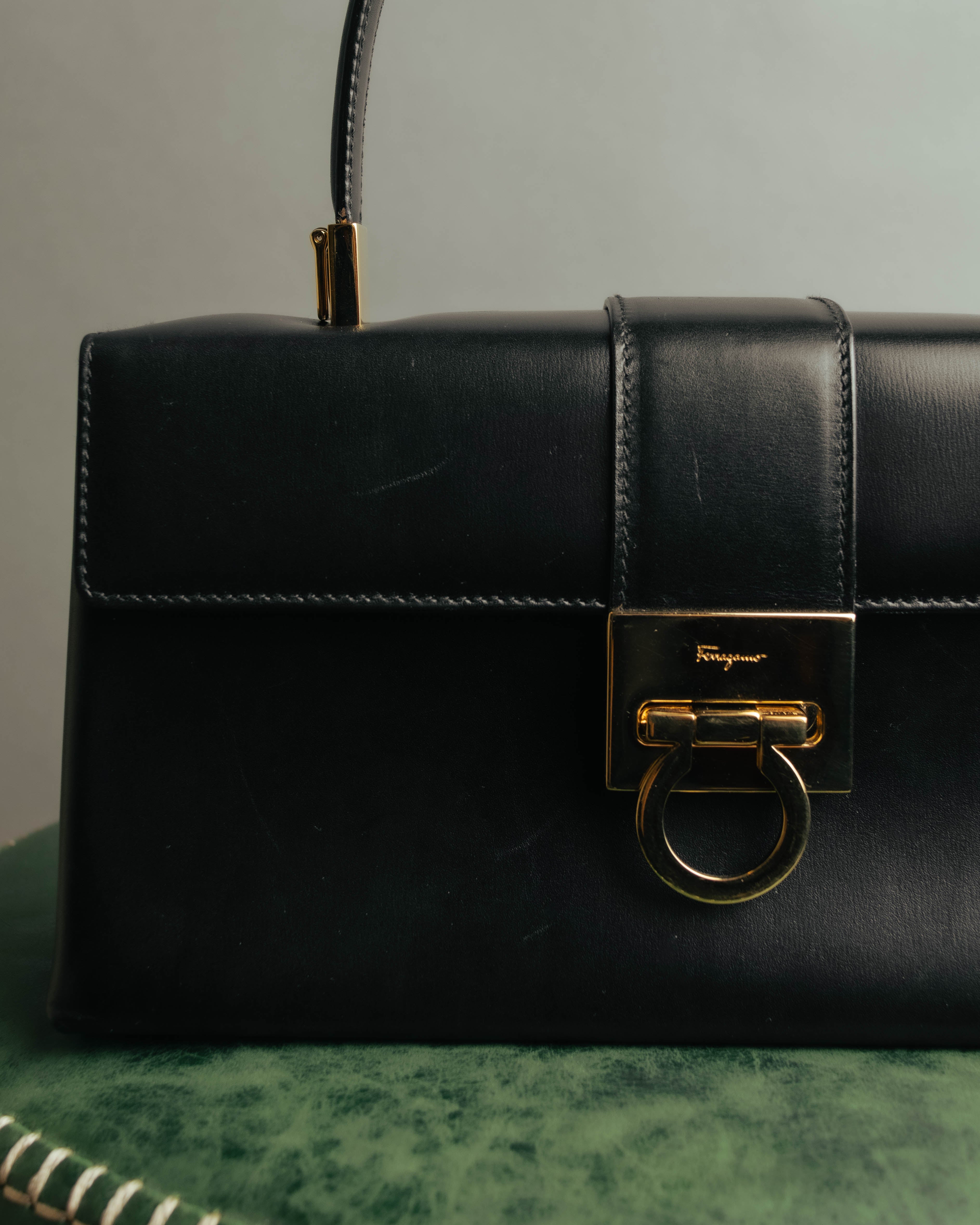"Salvatore Ferragamo" 90's-00's Structured leather top handle handbag