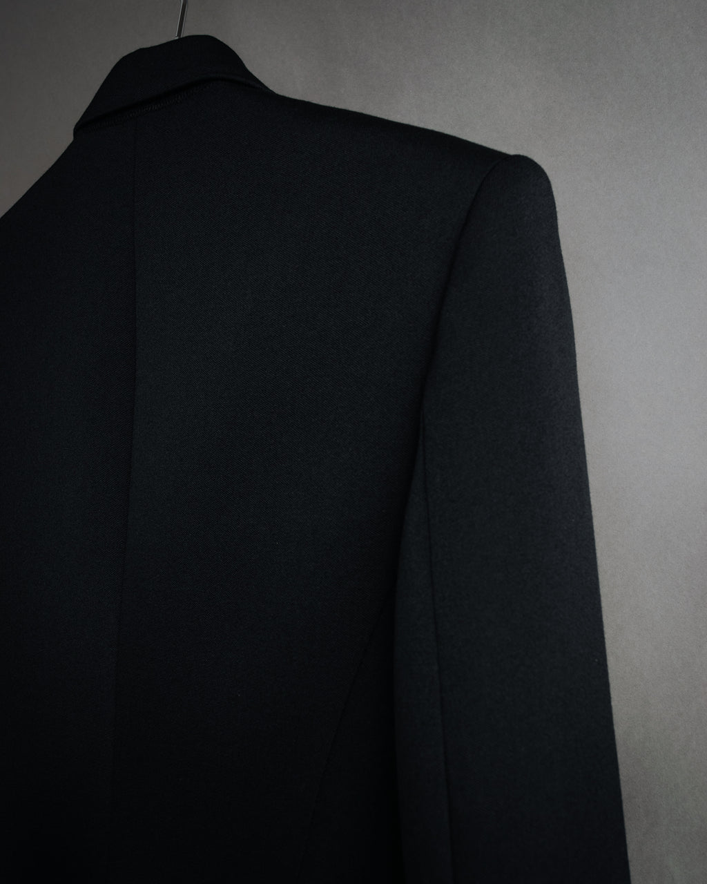 –SPECIAL– “VALENTINO” 2020’s Sculpted peak lapel jacket