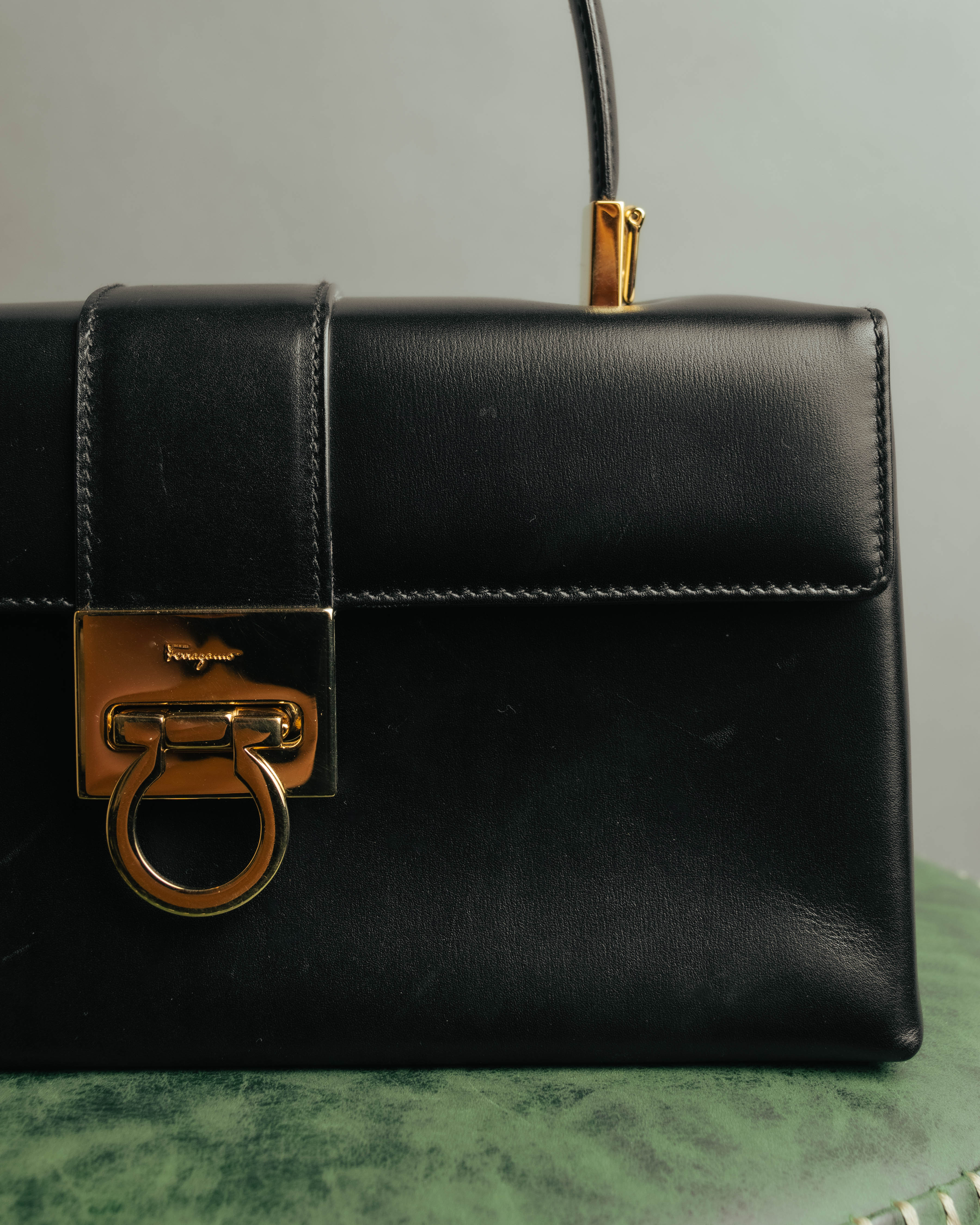 "Salvatore Ferragamo" 90's-00's Structured leather top handle handbag