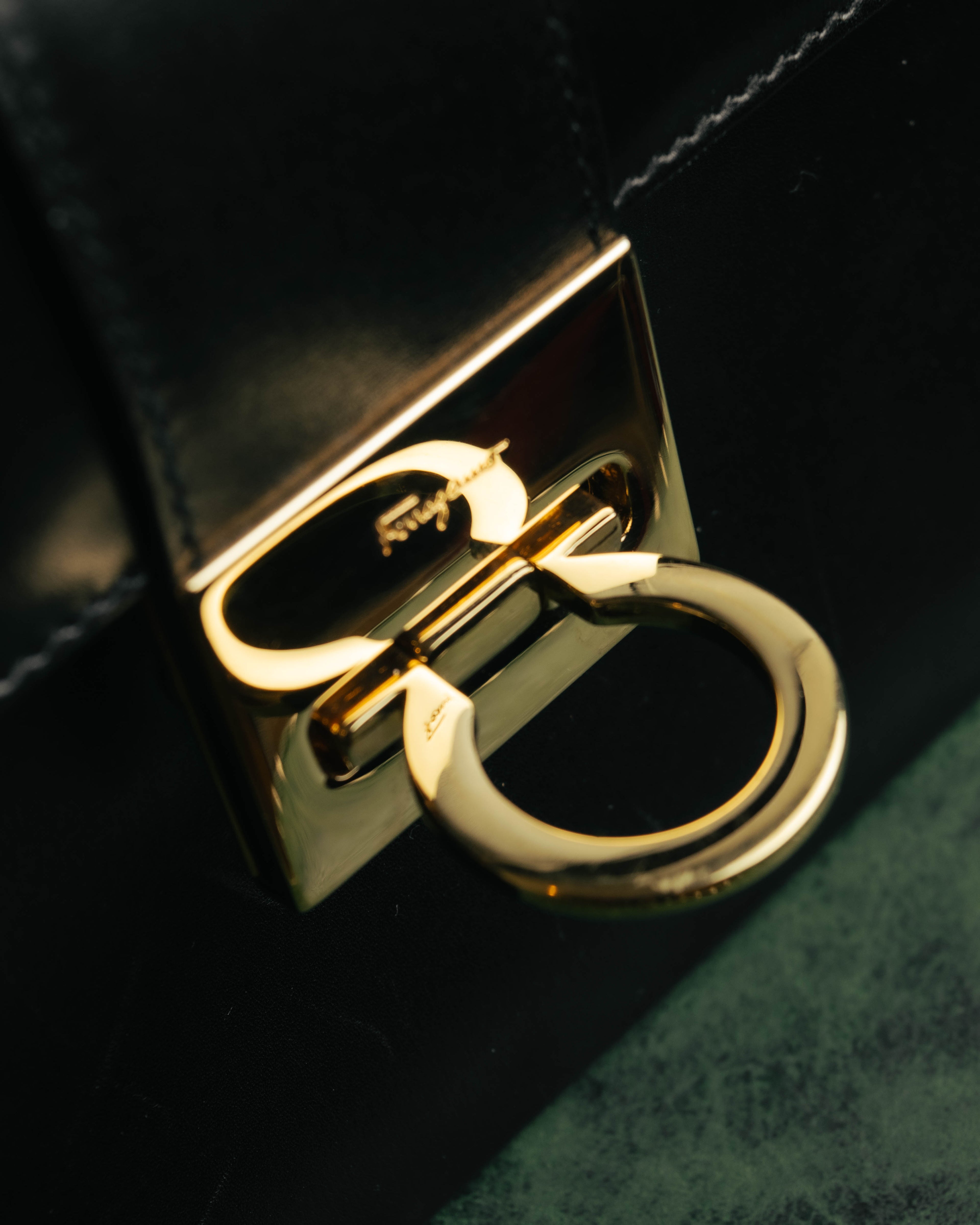 "Salvatore Ferragamo" 90's-00's Structured leather top handle handbag
