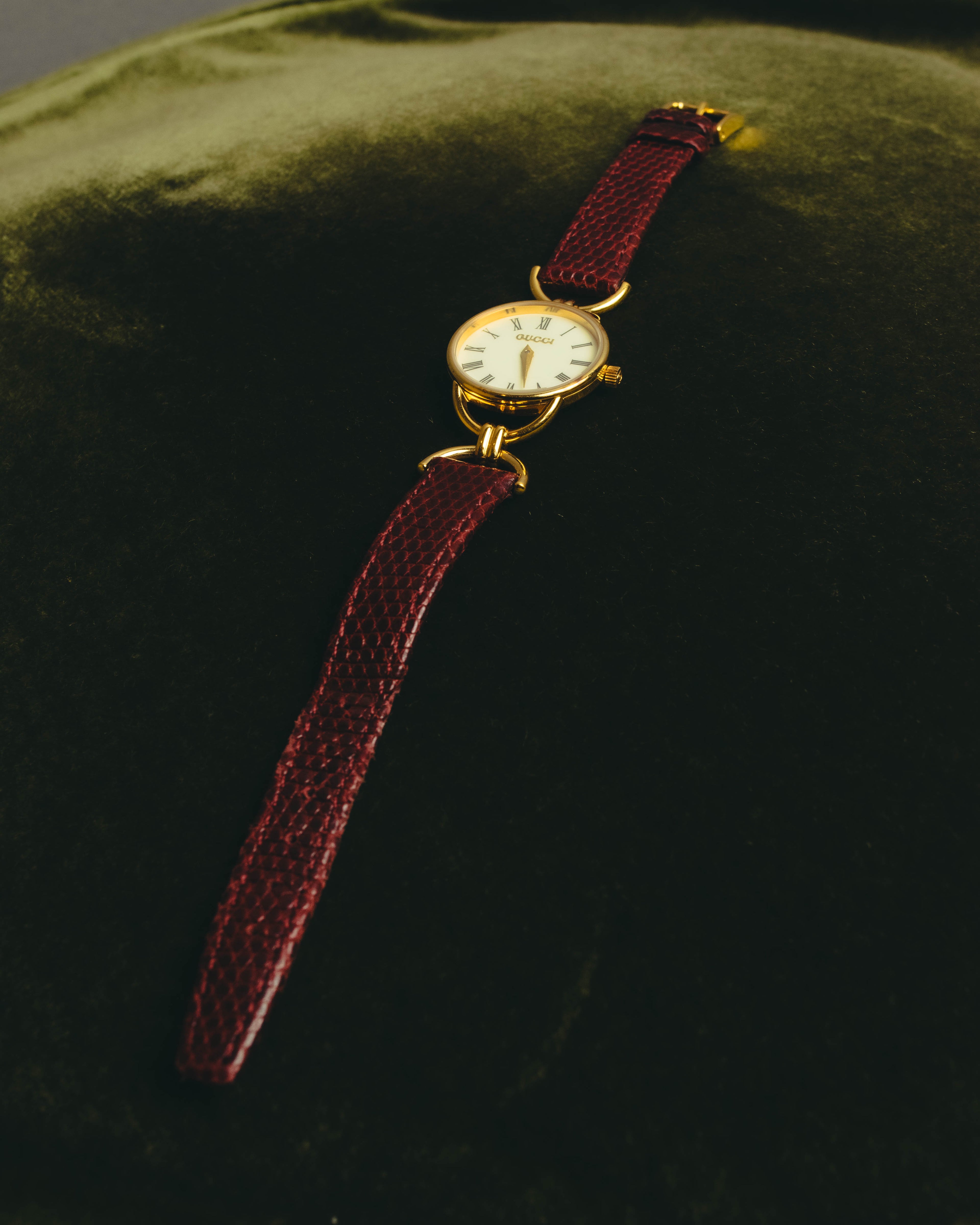 "GUCCI" 90's Elegant women's quartz wristwatch