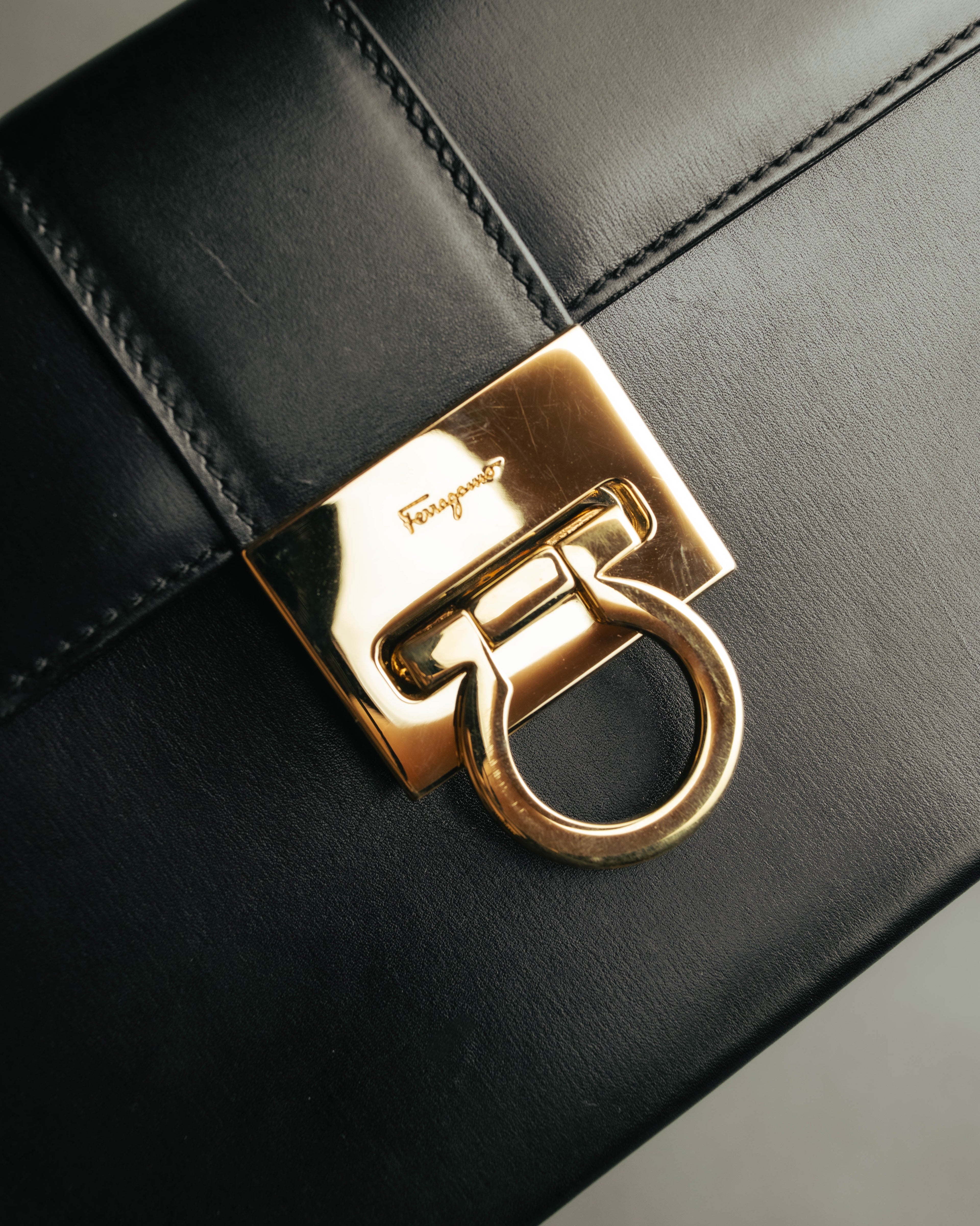 "Salvatore Ferragamo" 90's-00's Structured leather top handle handbag