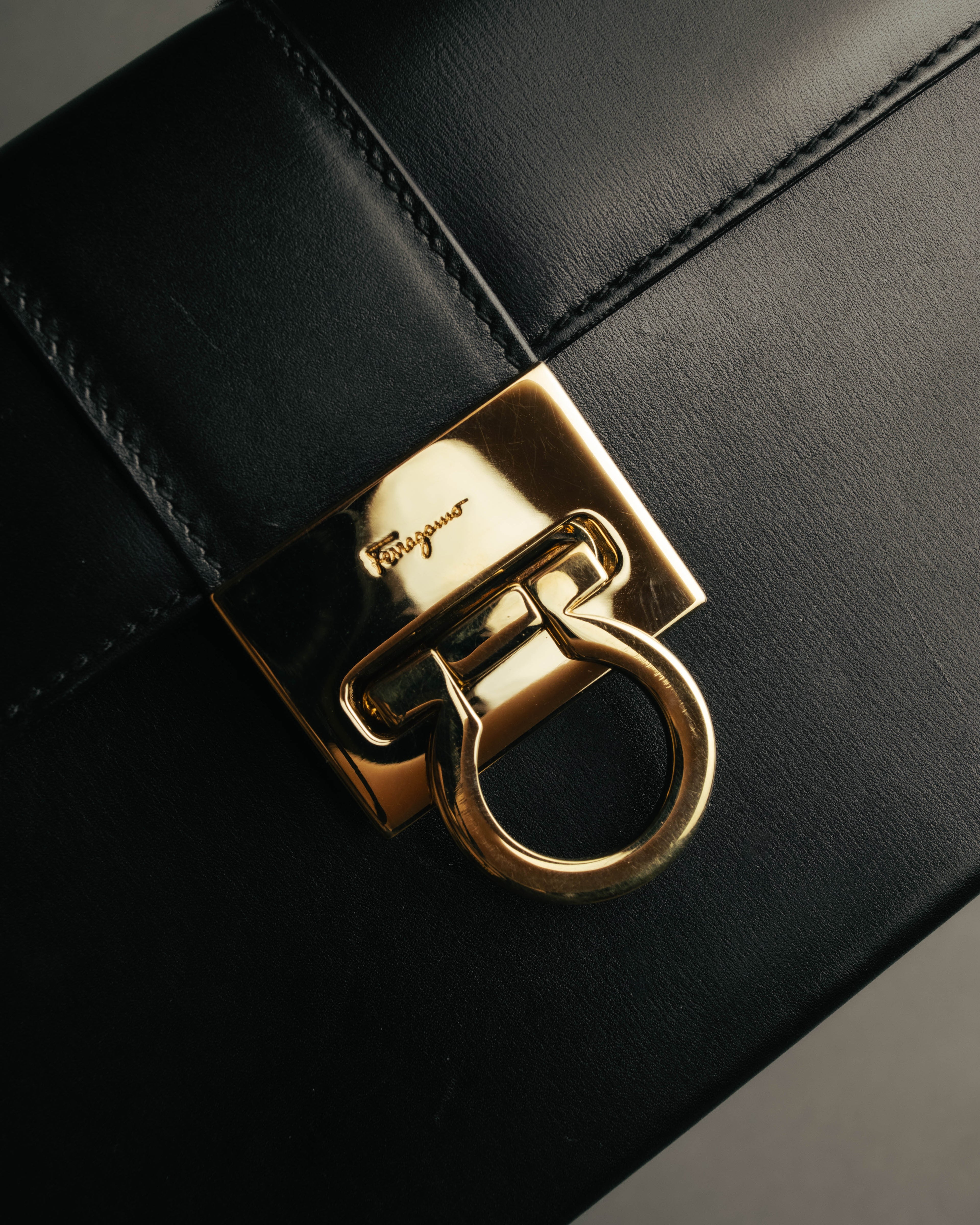 "Salvatore Ferragamo" 90's-00's Structured leather top handle handbag