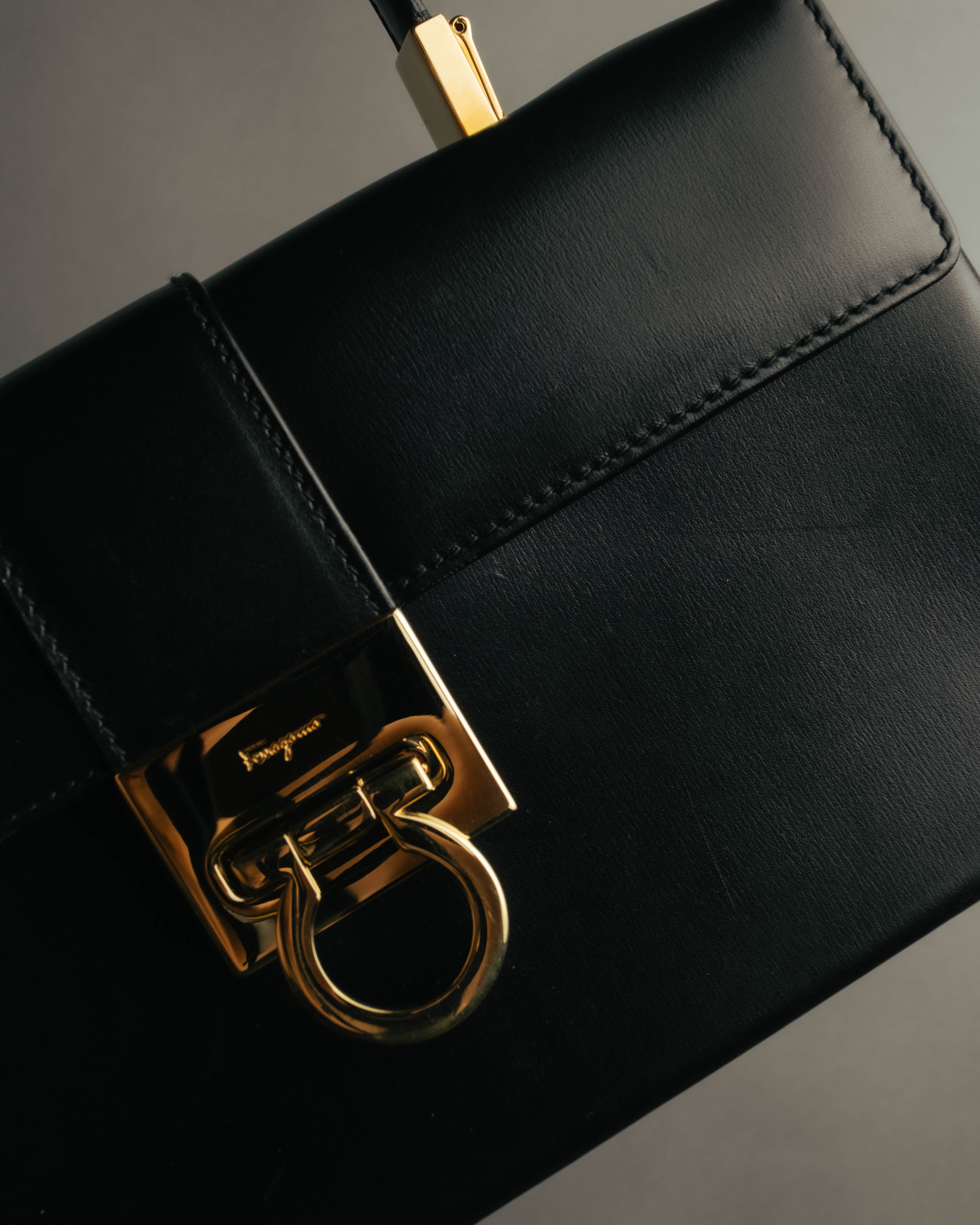 "Salvatore Ferragamo" 90's-00's Structured leather top handle handbag