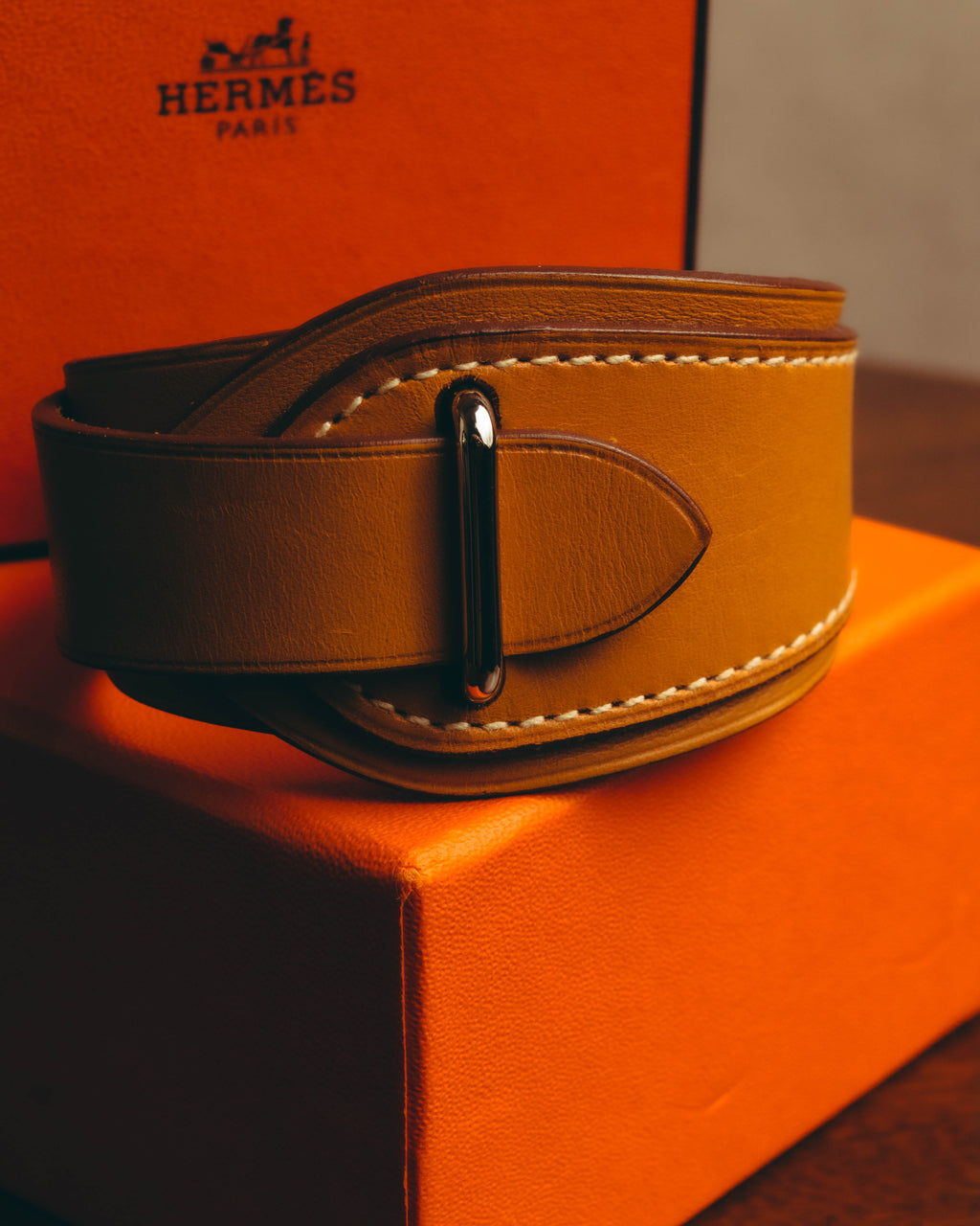 "Hermès" 00's Contrast stitched leather cuff bracelet