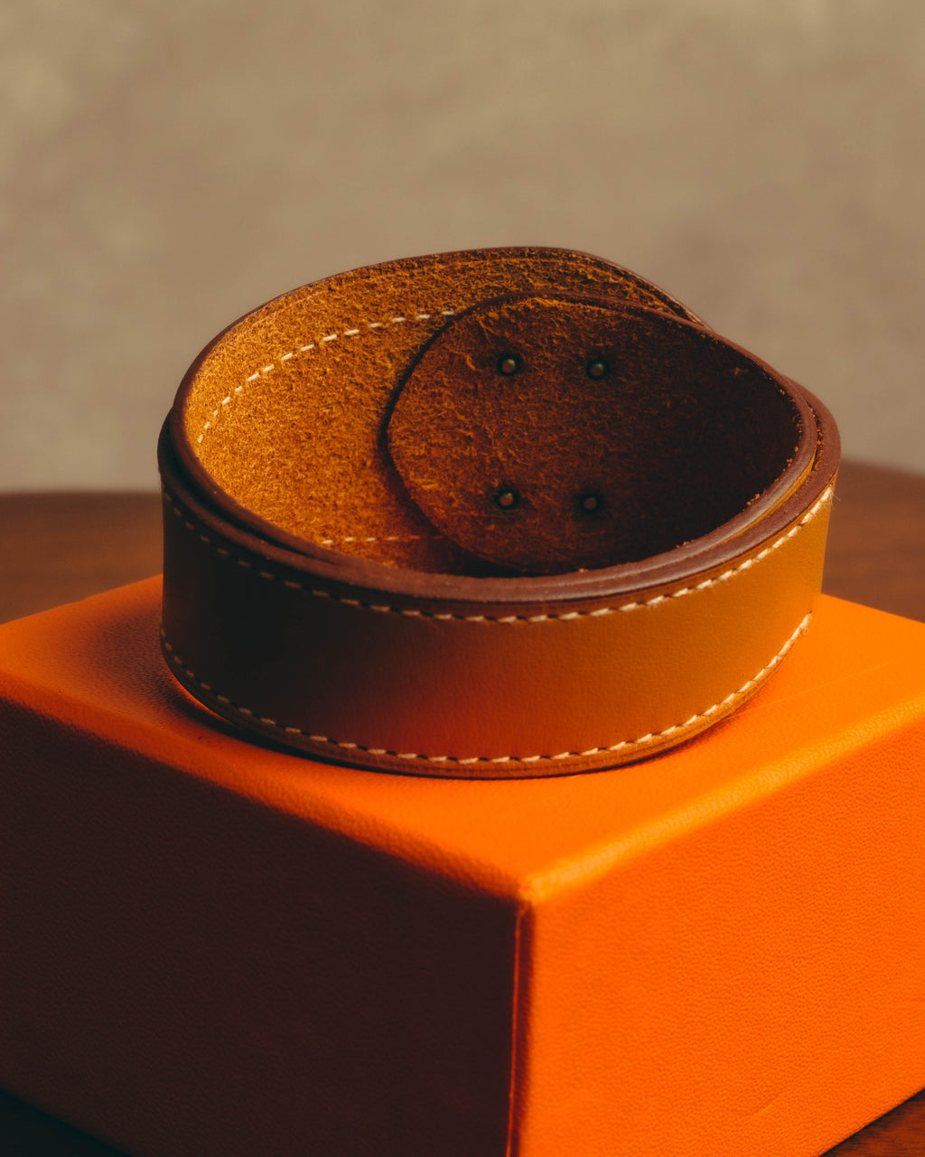 "Hermès" 00's Contrast stitched leather cuff bracelet