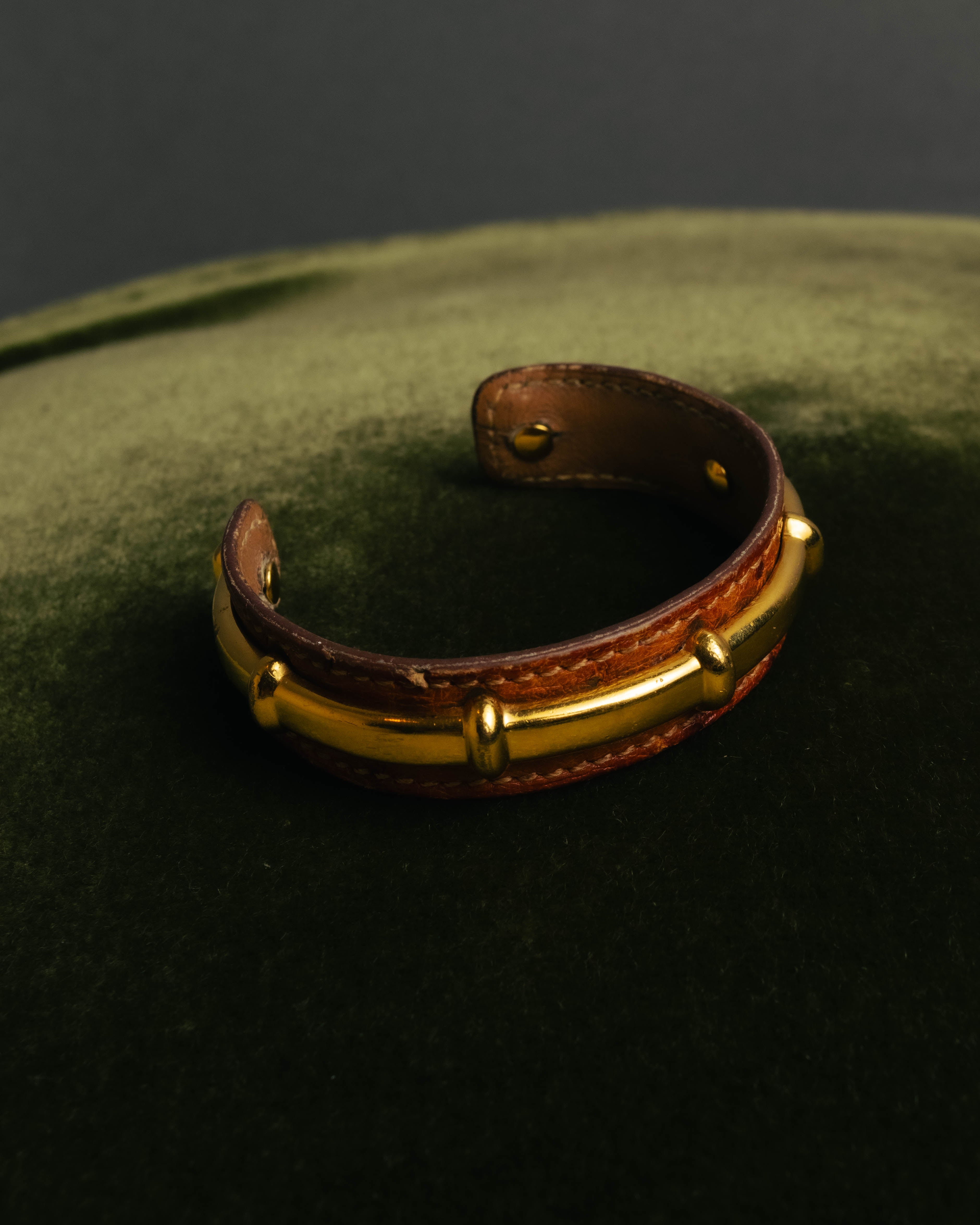 “HERMÈS” 90’s-00’s Agatha leather bracelet