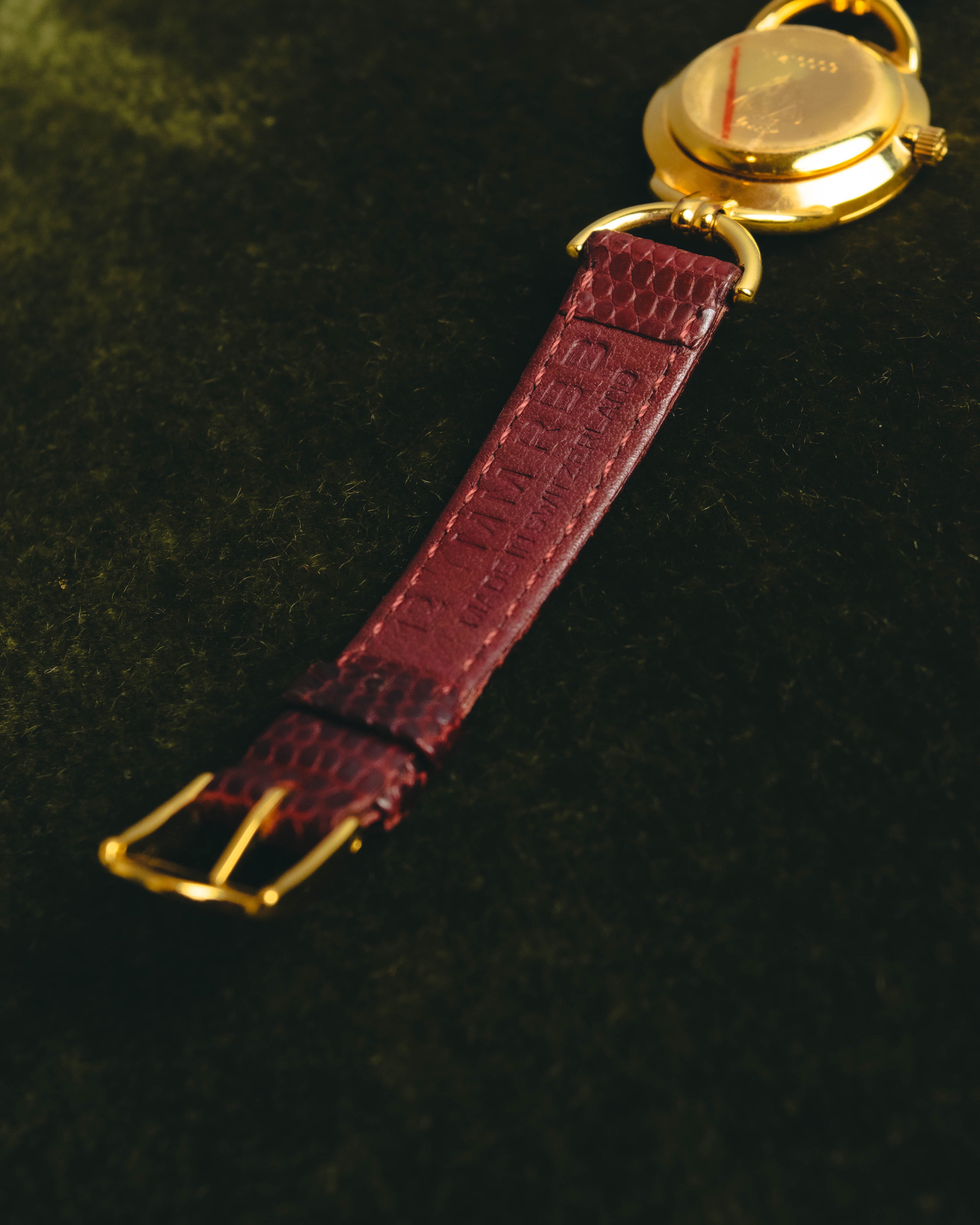 "GUCCI" 90's Elegant women's quartz wristwatch