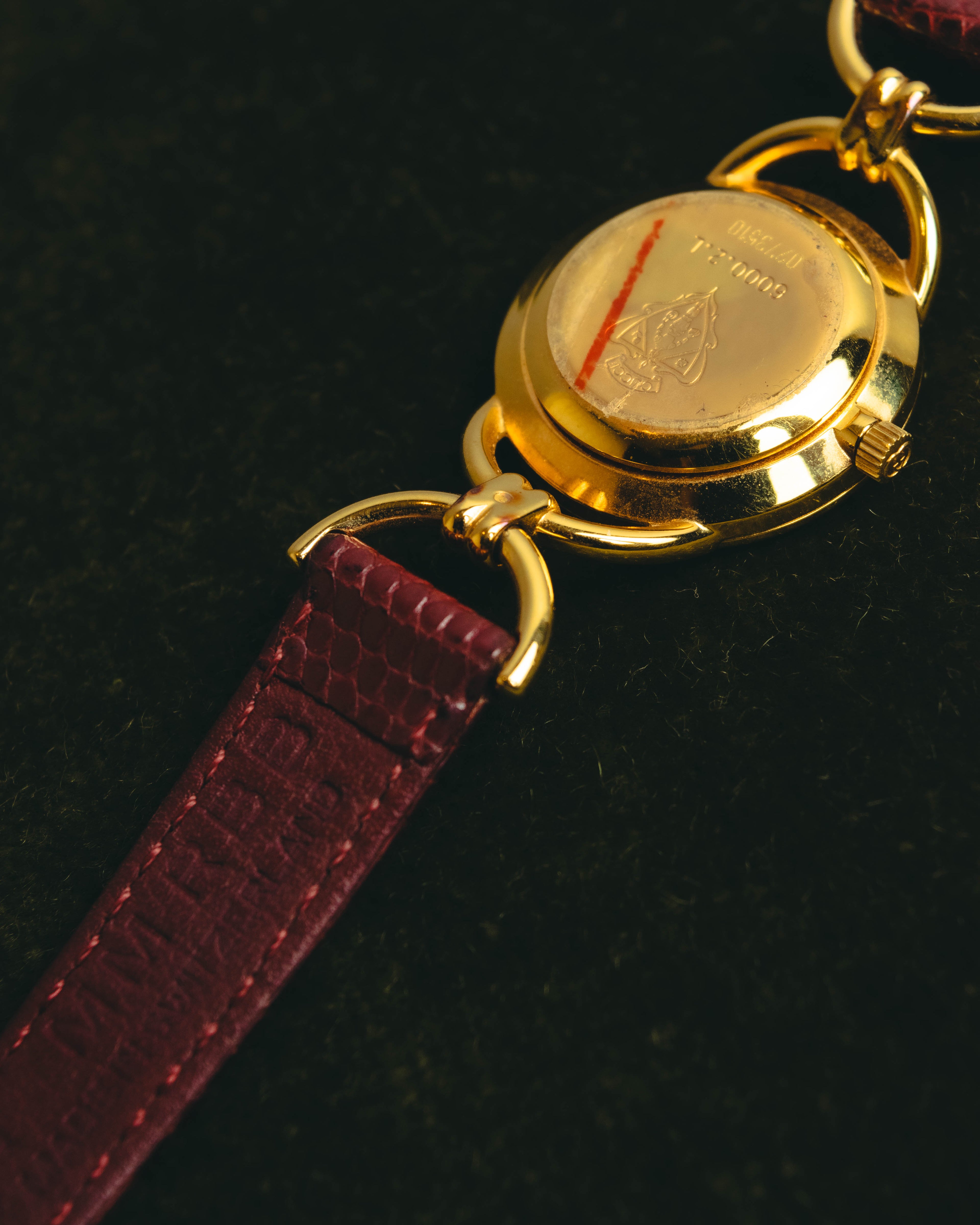 "GUCCI" 90's Elegant women's quartz wristwatch