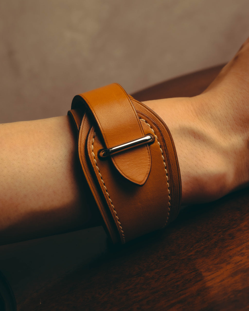 "Hermès" 00's Contrast stitched leather cuff bracelet