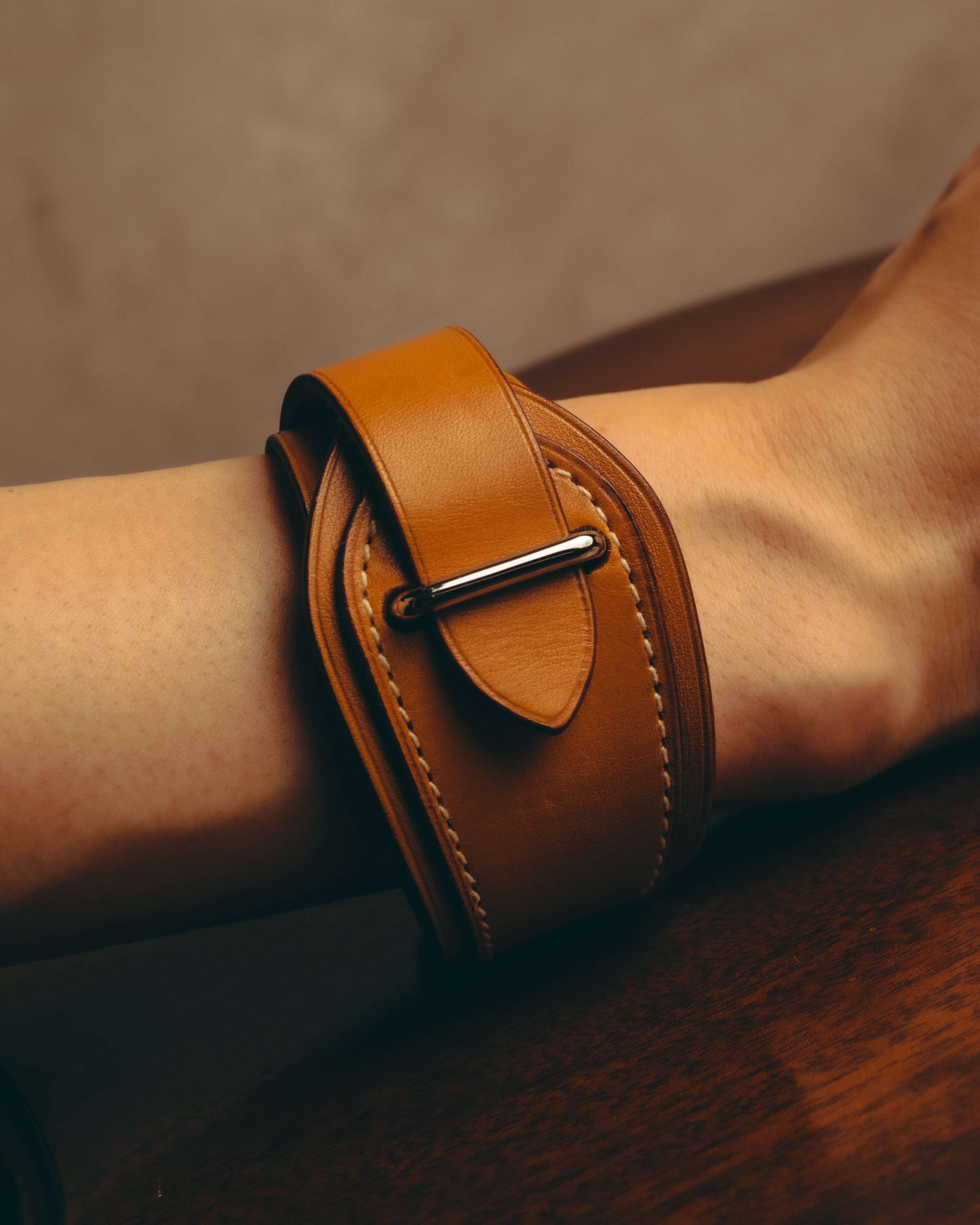 "Hermès" 00's Contrast stitched leather cuff bracelet