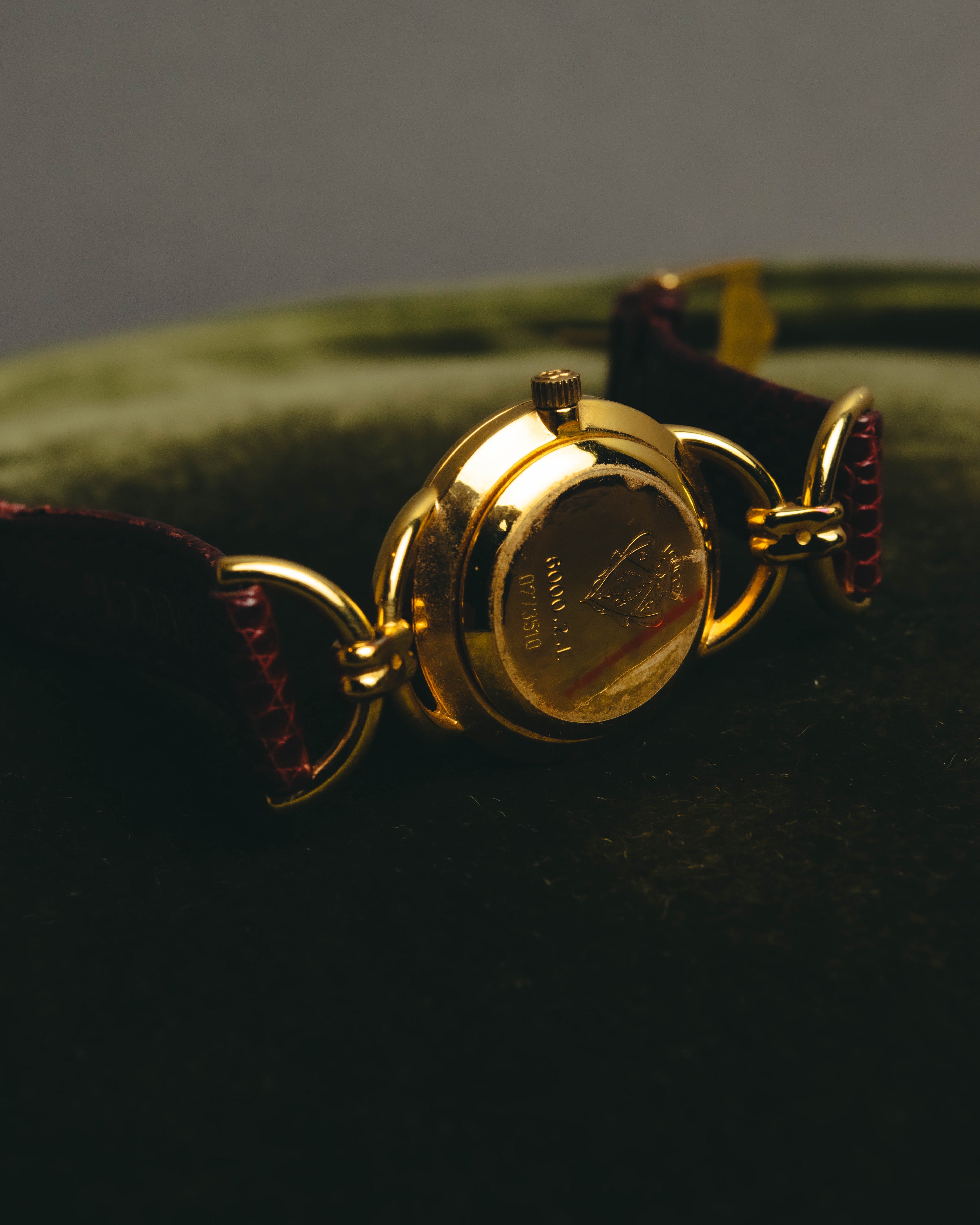 "GUCCI" 90's Elegant women's quartz wristwatch