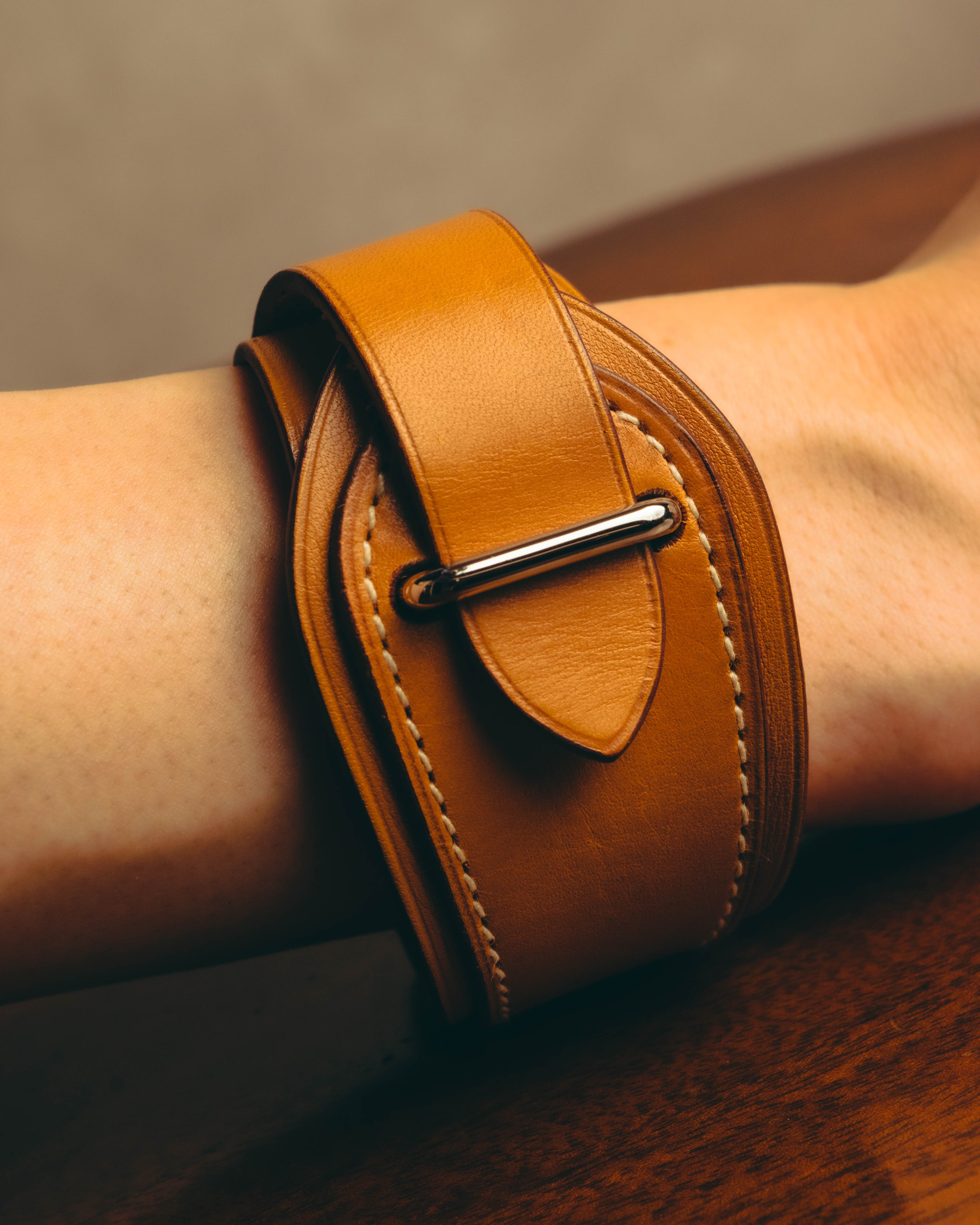 "Hermès" 00's Contrast stitched leather cuff bracelet