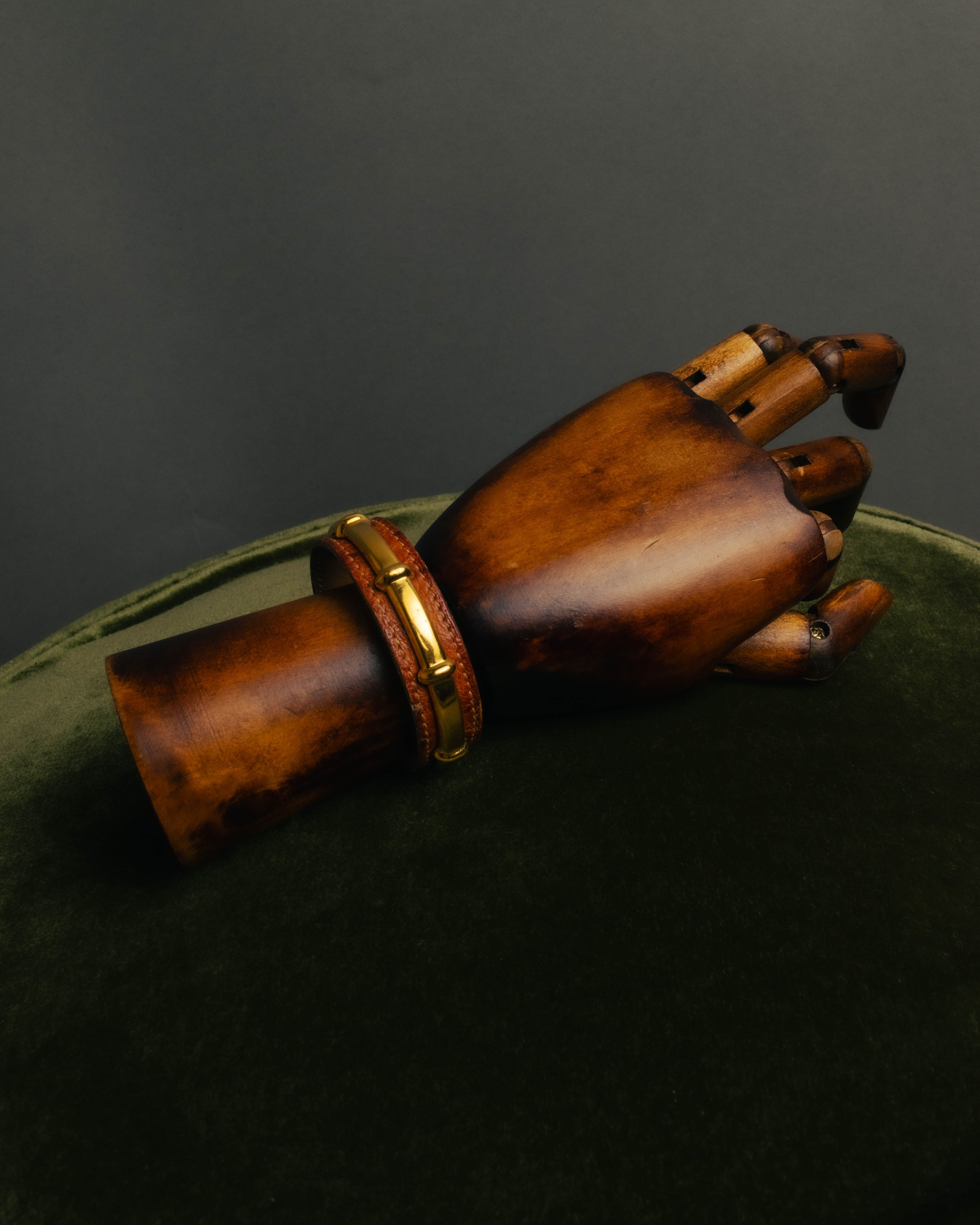 “HERMÈS” 90’s-00’s Agatha leather bracelet