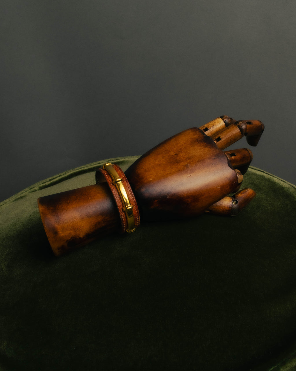 “HERMÈS” 90’s-00’s Agatha leather bracelet