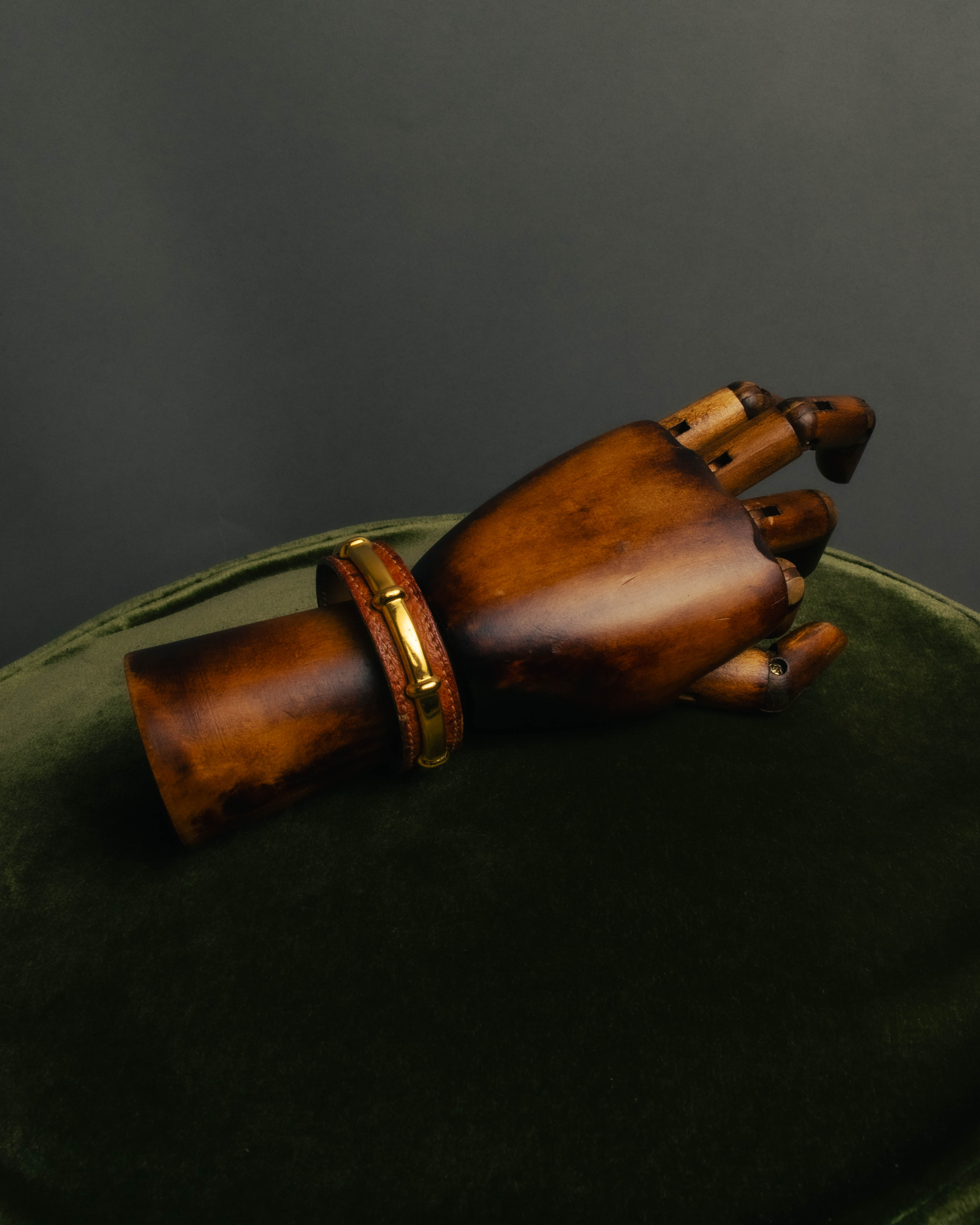 “HERMÈS” 90’s-00’s Agatha leather bracelet