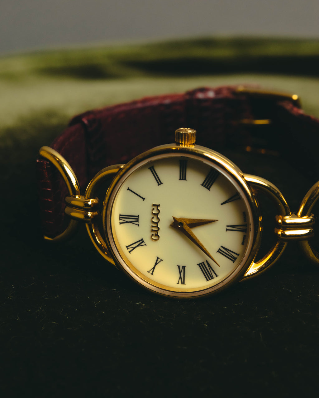 "GUCCI" 90's Elegant women's quartz wristwatch