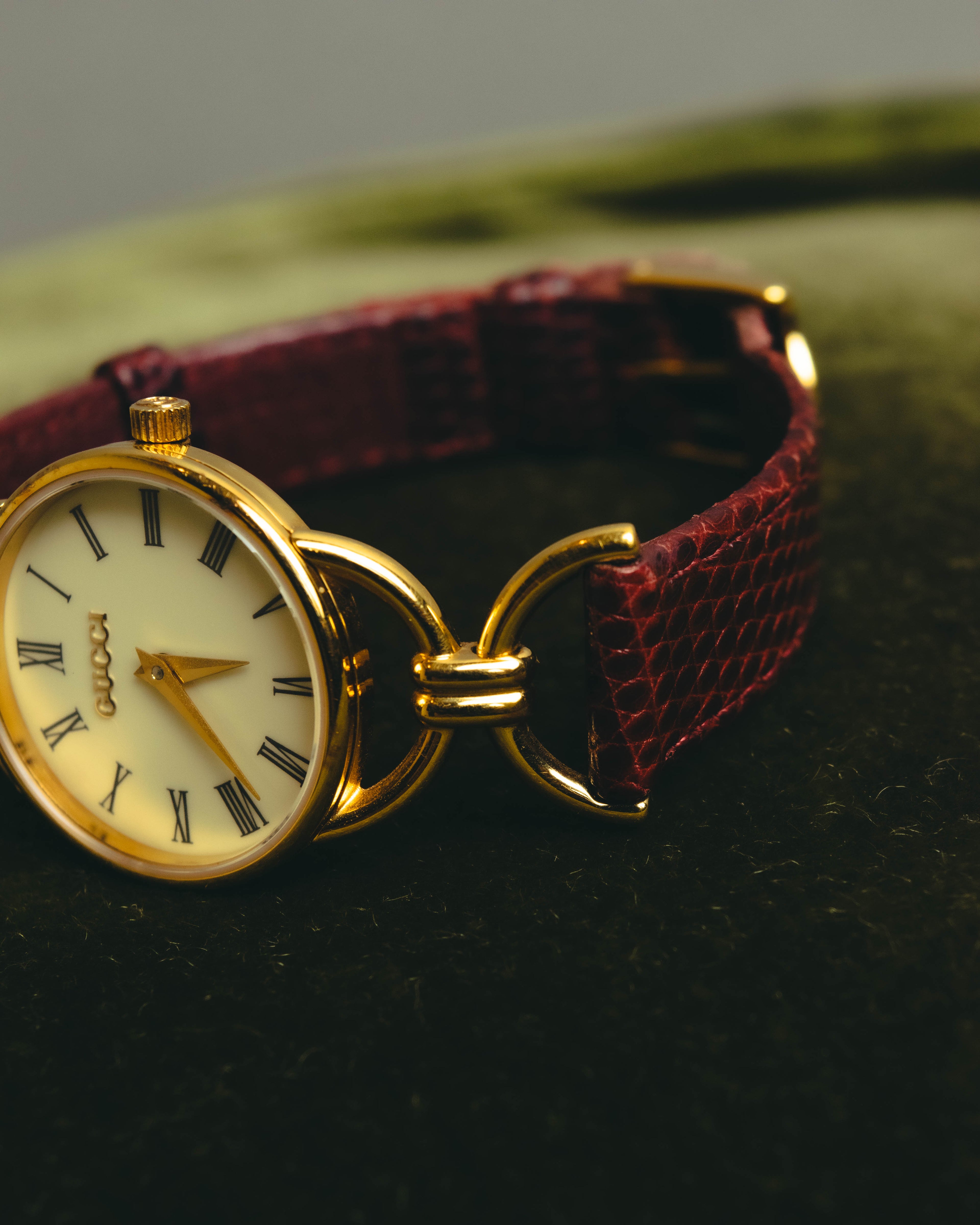 "GUCCI" 90's Elegant women's quartz wristwatch