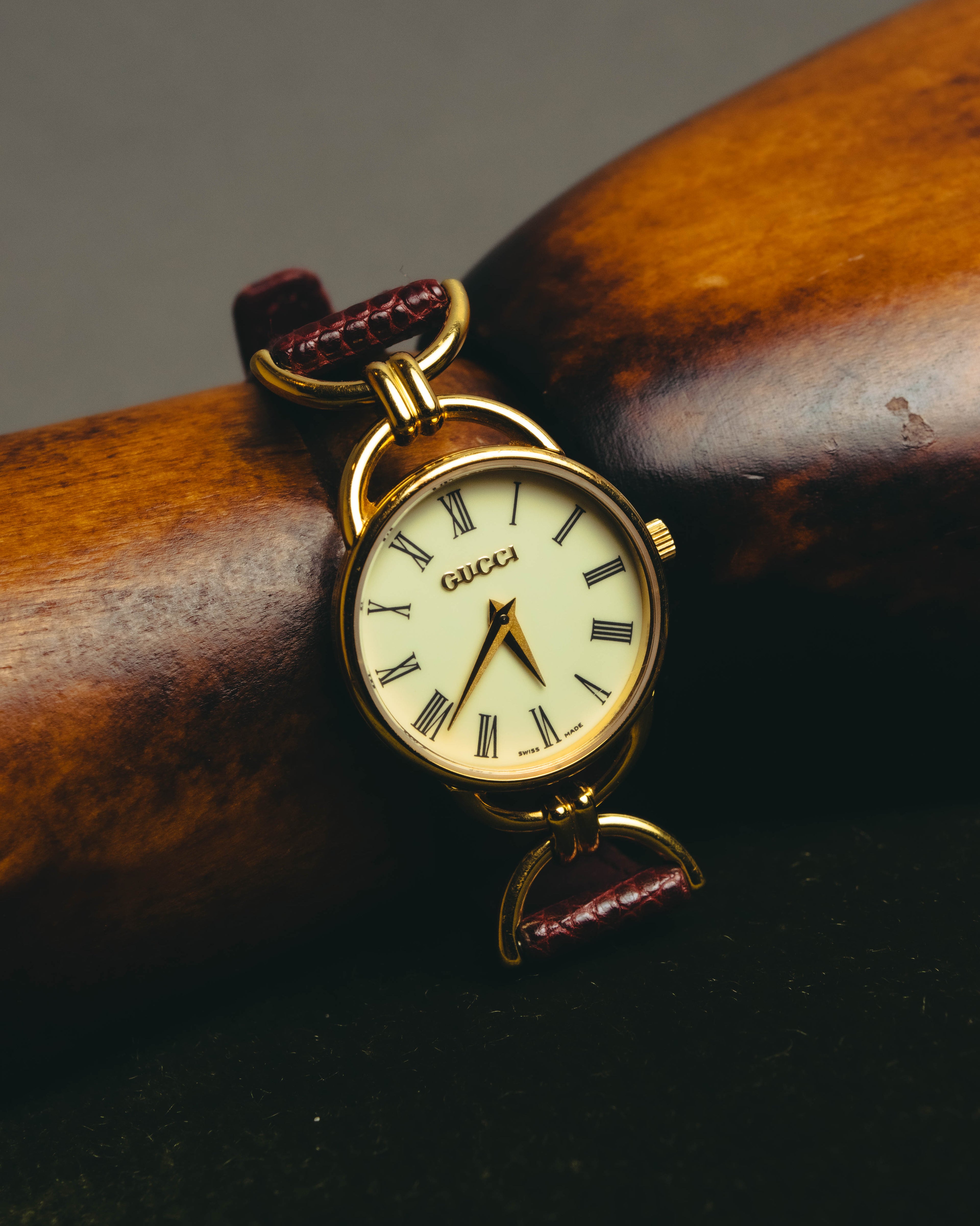 "GUCCI" 90's Elegant women's quartz wristwatch