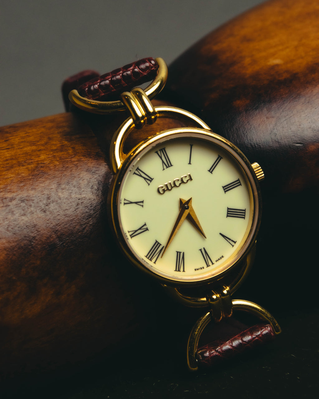 "GUCCI" 90's Elegant women's quartz wristwatch