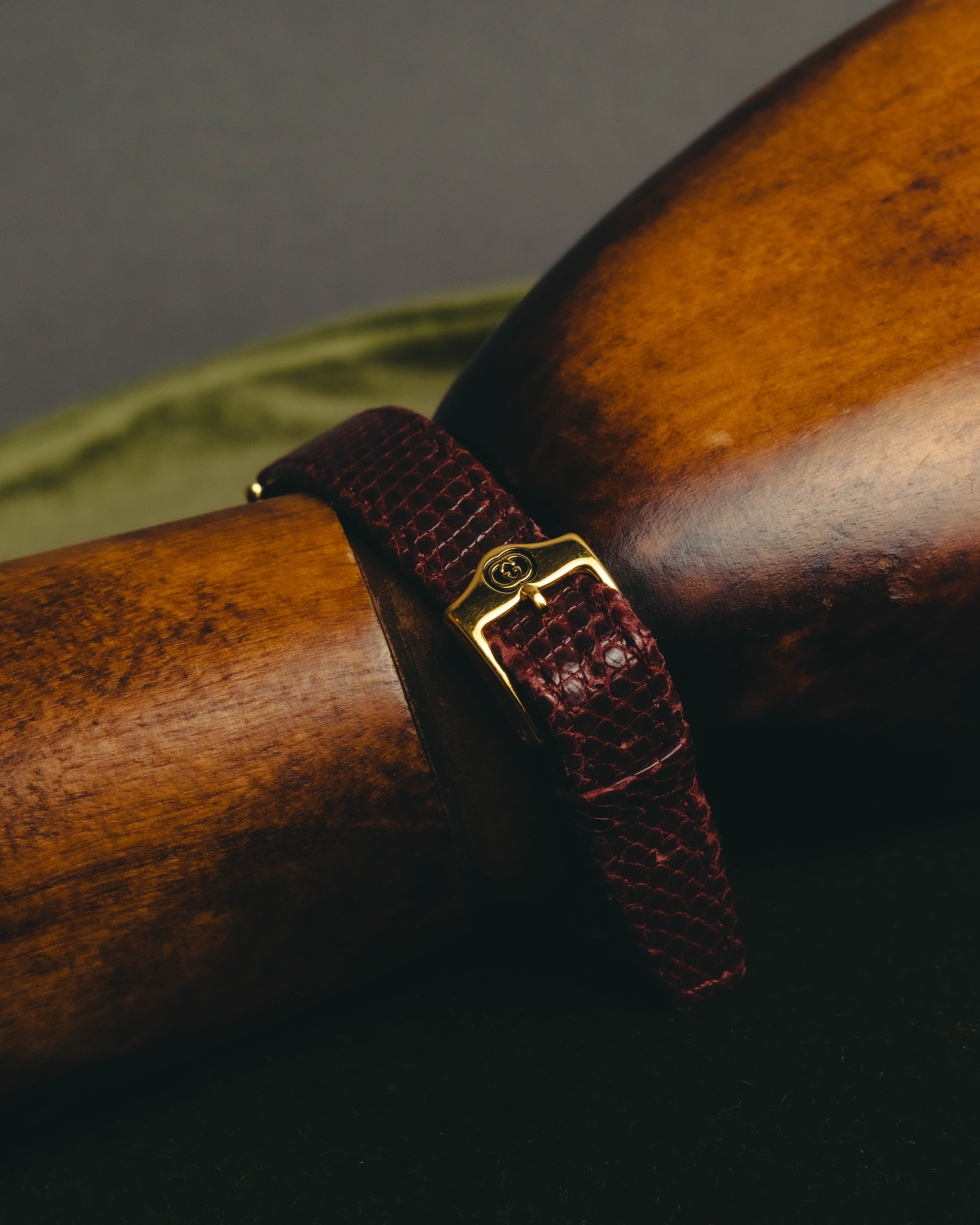 "GUCCI" 90's Elegant women's quartz wristwatch