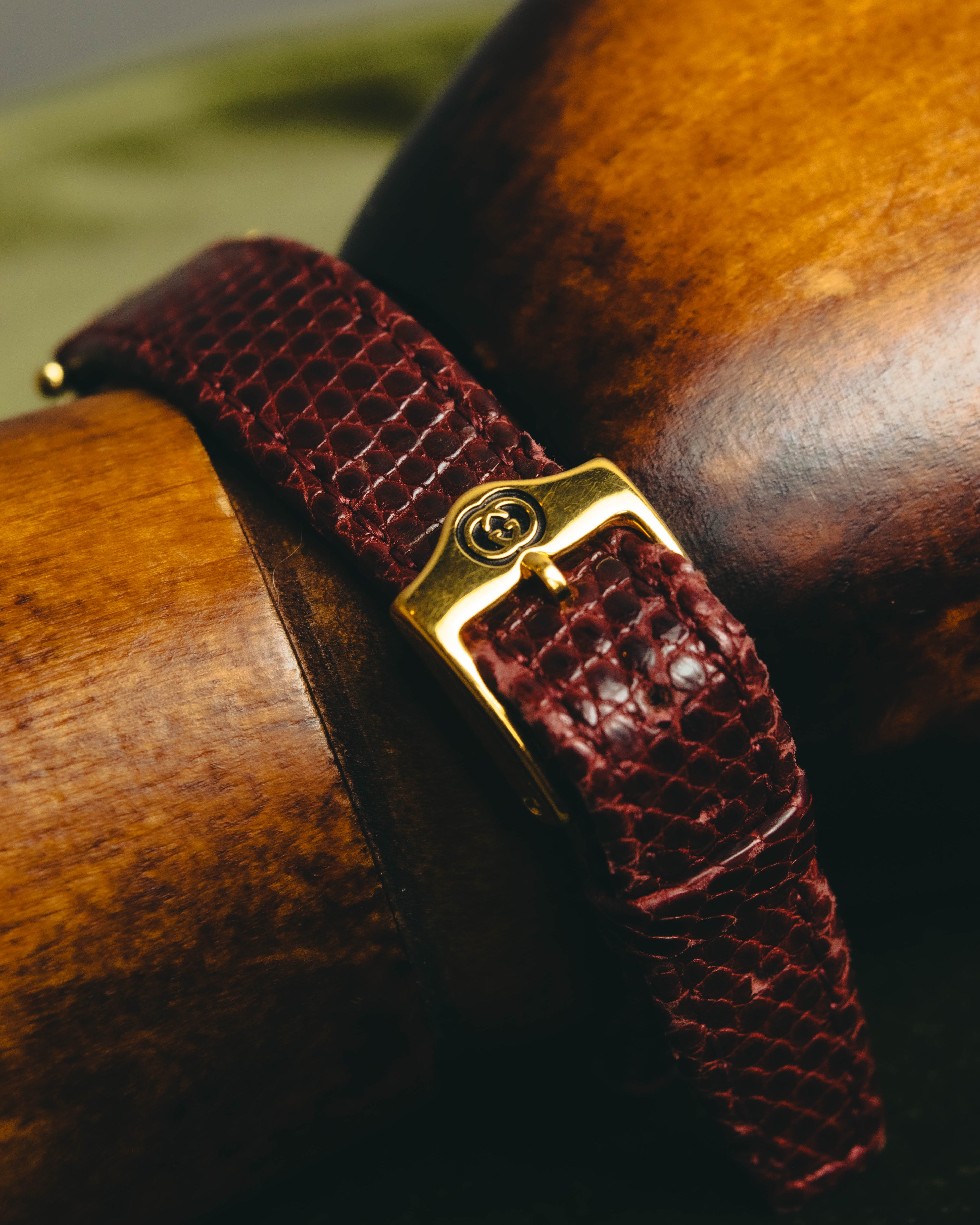 "GUCCI" 90's Elegant women's quartz wristwatch